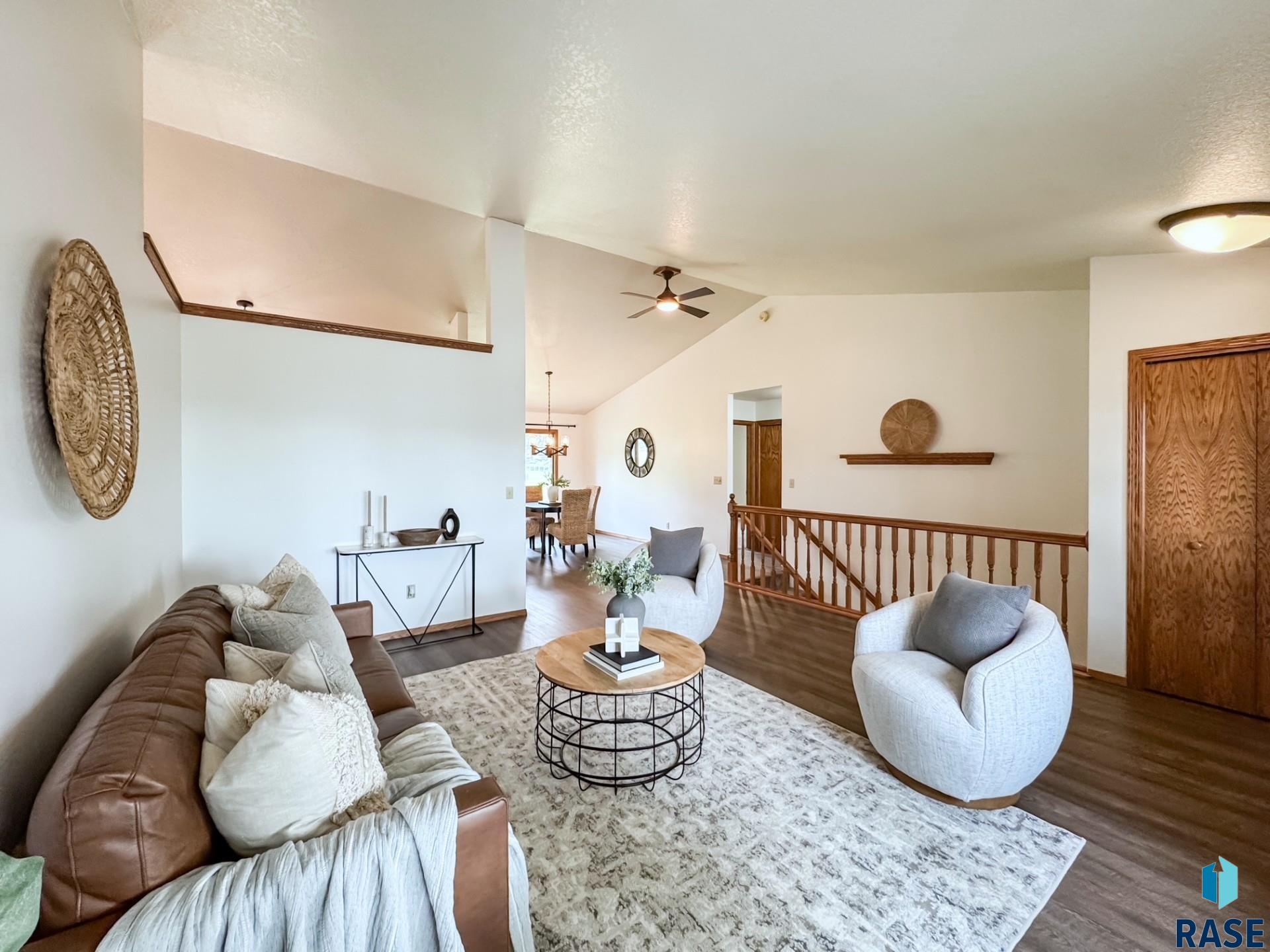 385 W South St