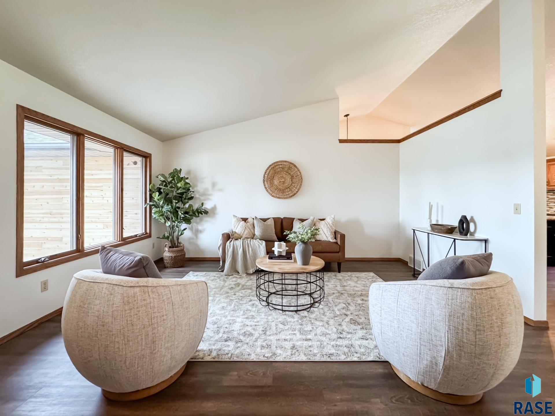385 W South St