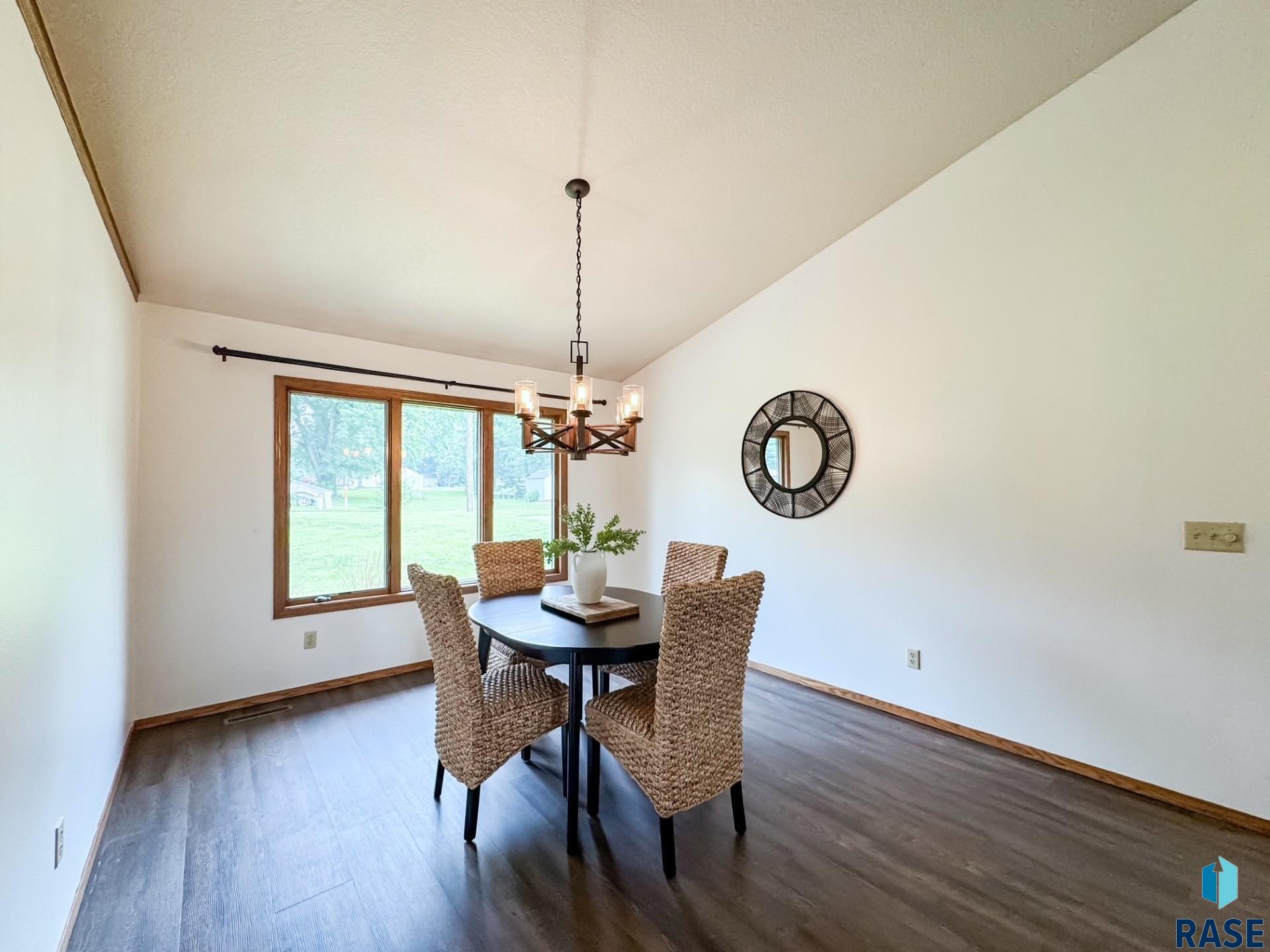 385 W South St