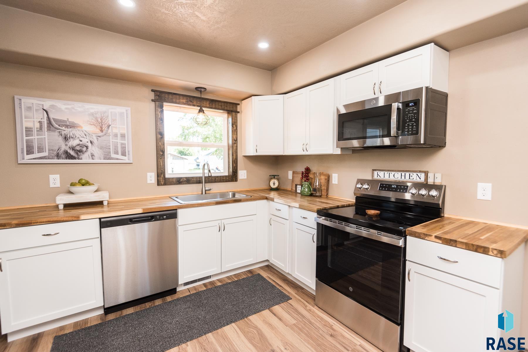 105 S Louise Ave S Avenue S