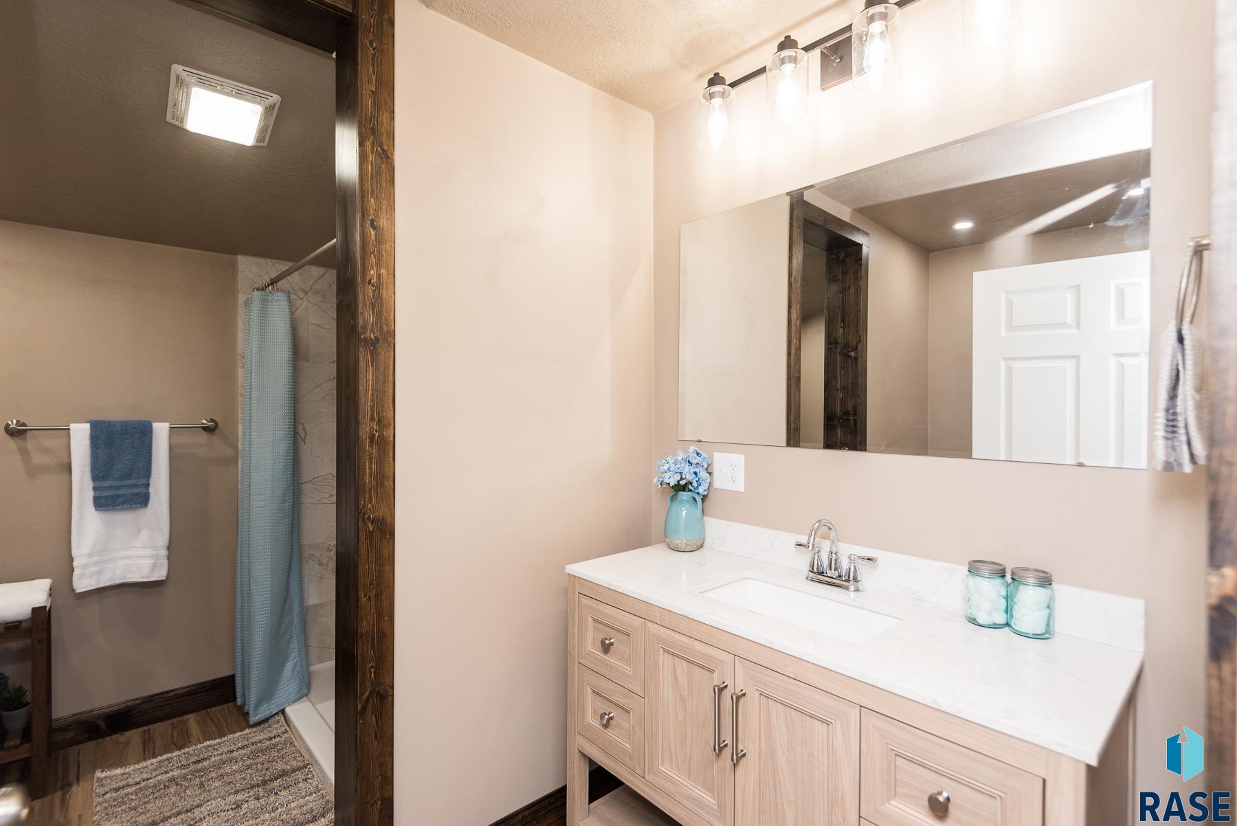 105 S Louise Ave S Avenue S