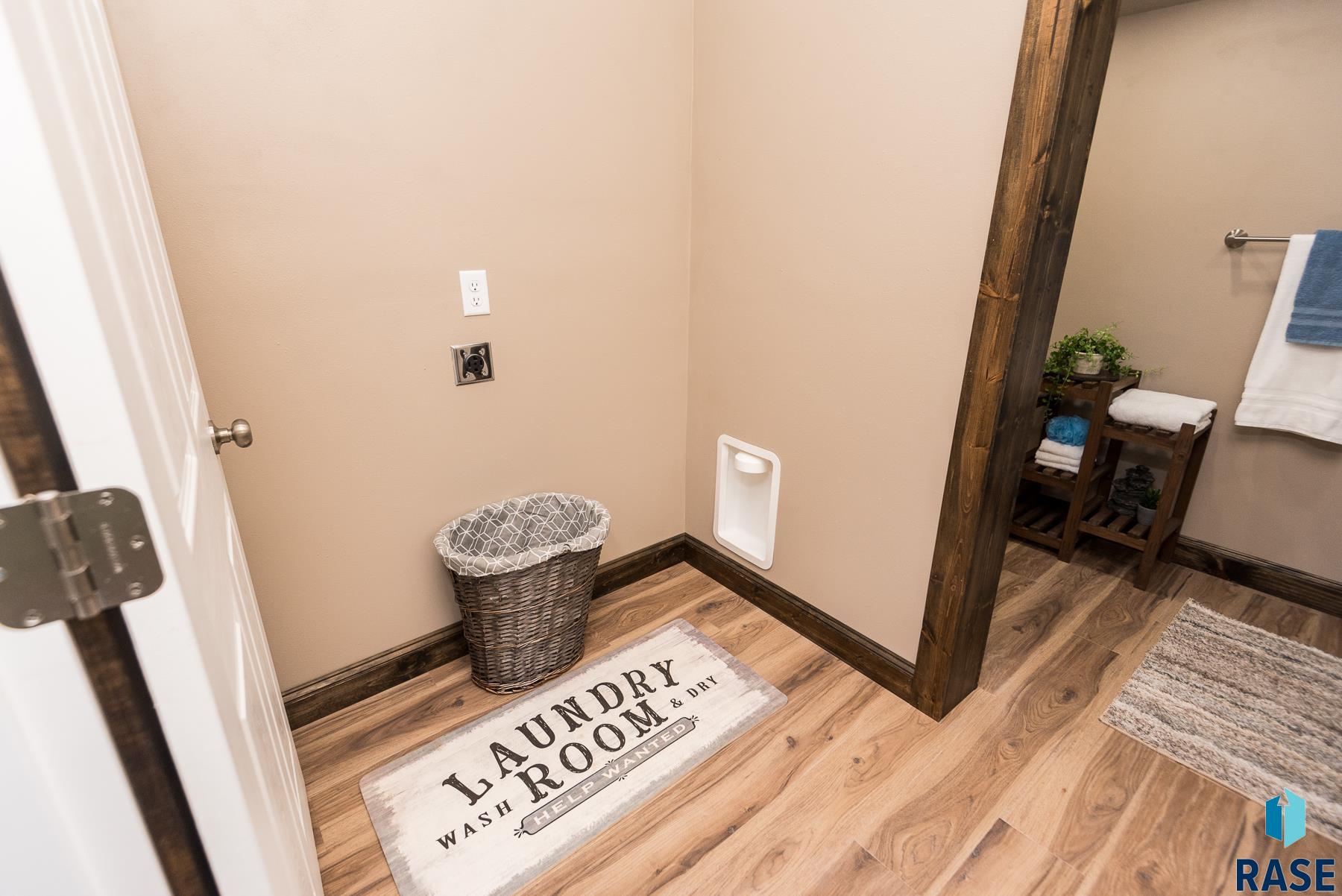 105 S Louise Ave S Avenue S