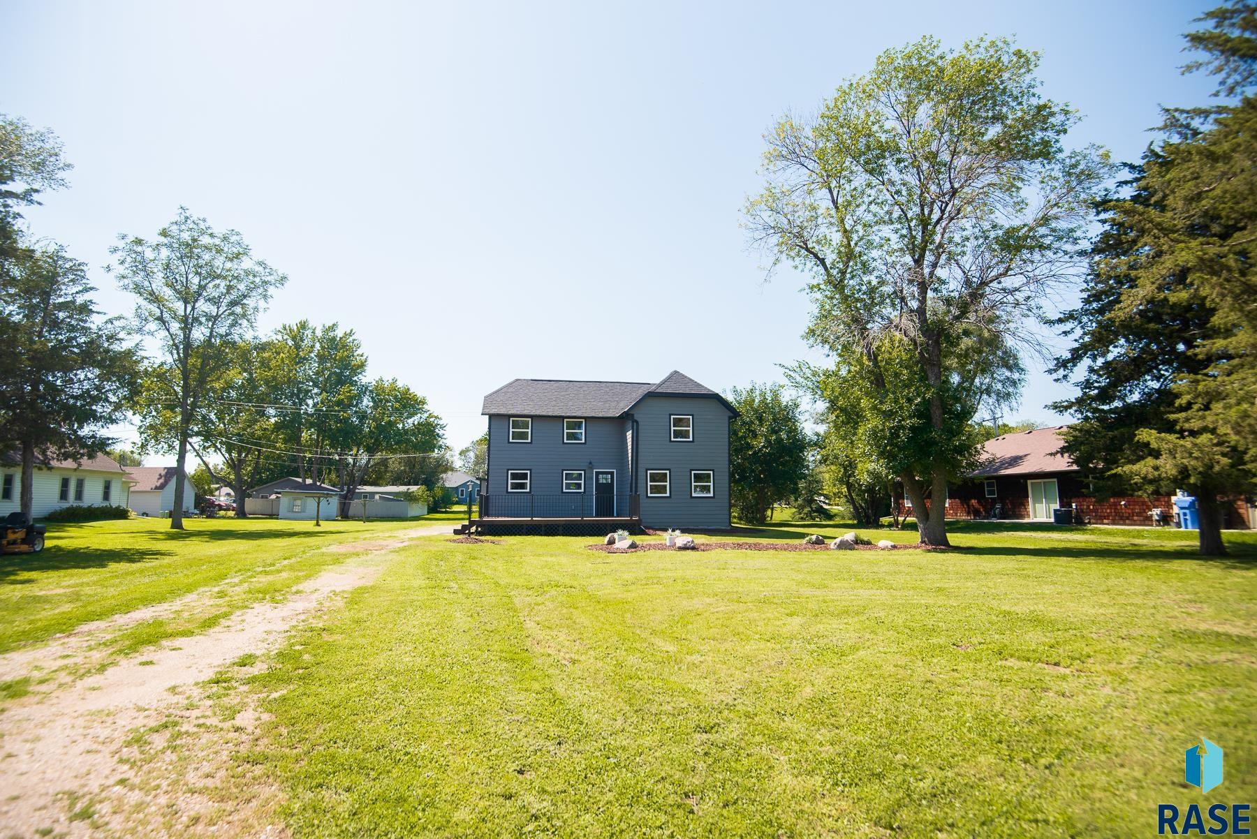 105 S Louise Ave S Avenue S