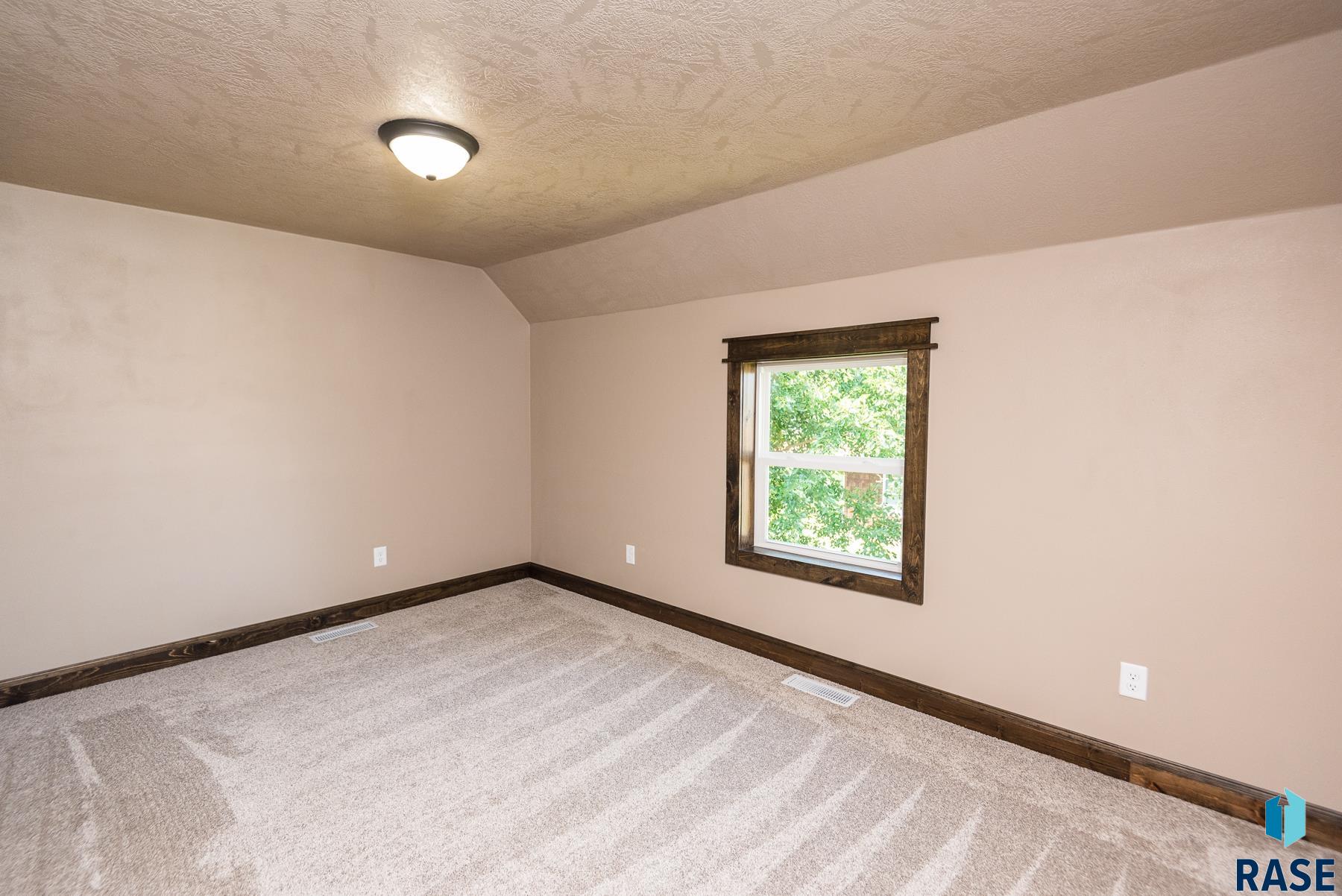 105 S Louise Ave S Avenue S