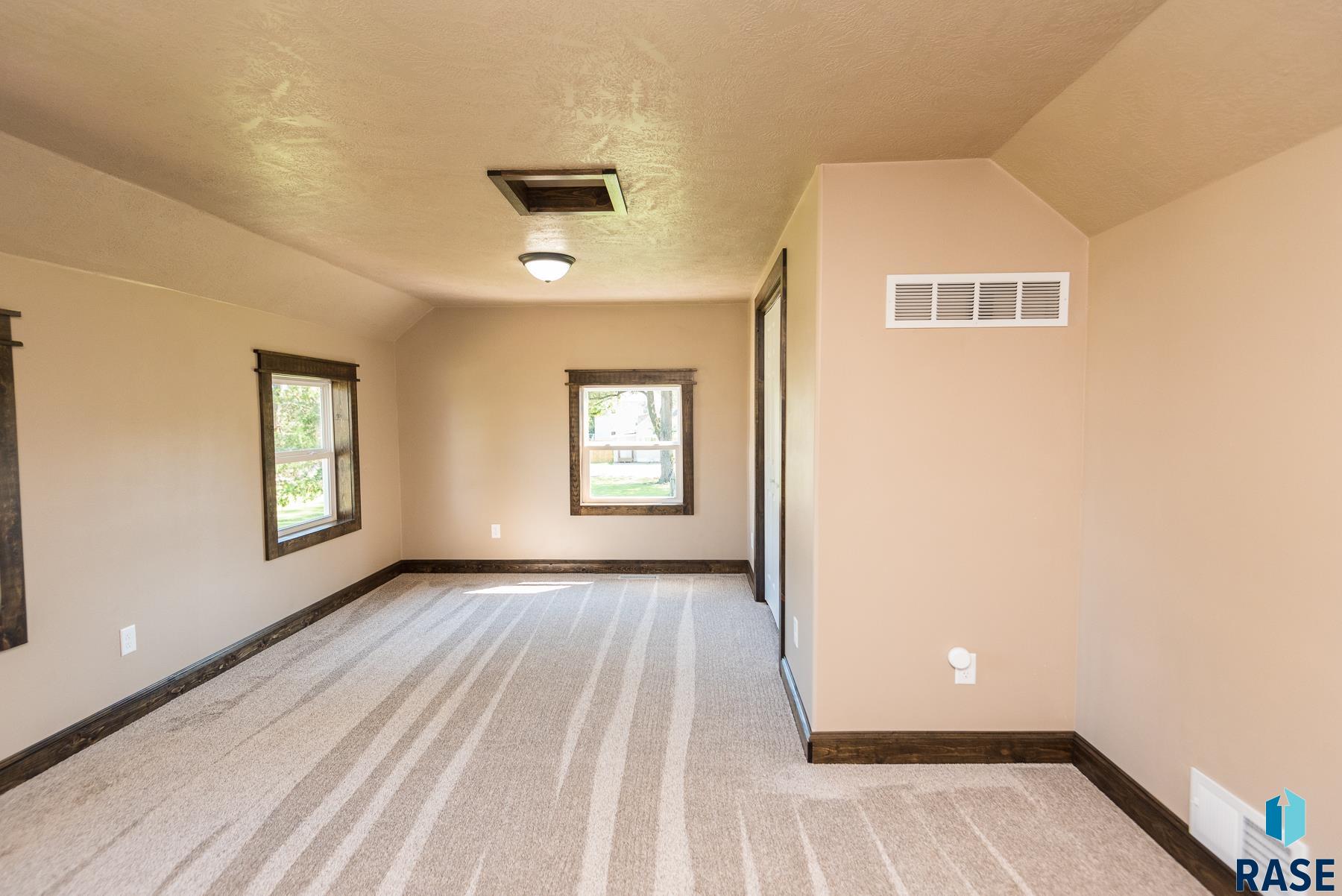 105 S Louise Ave S Avenue S