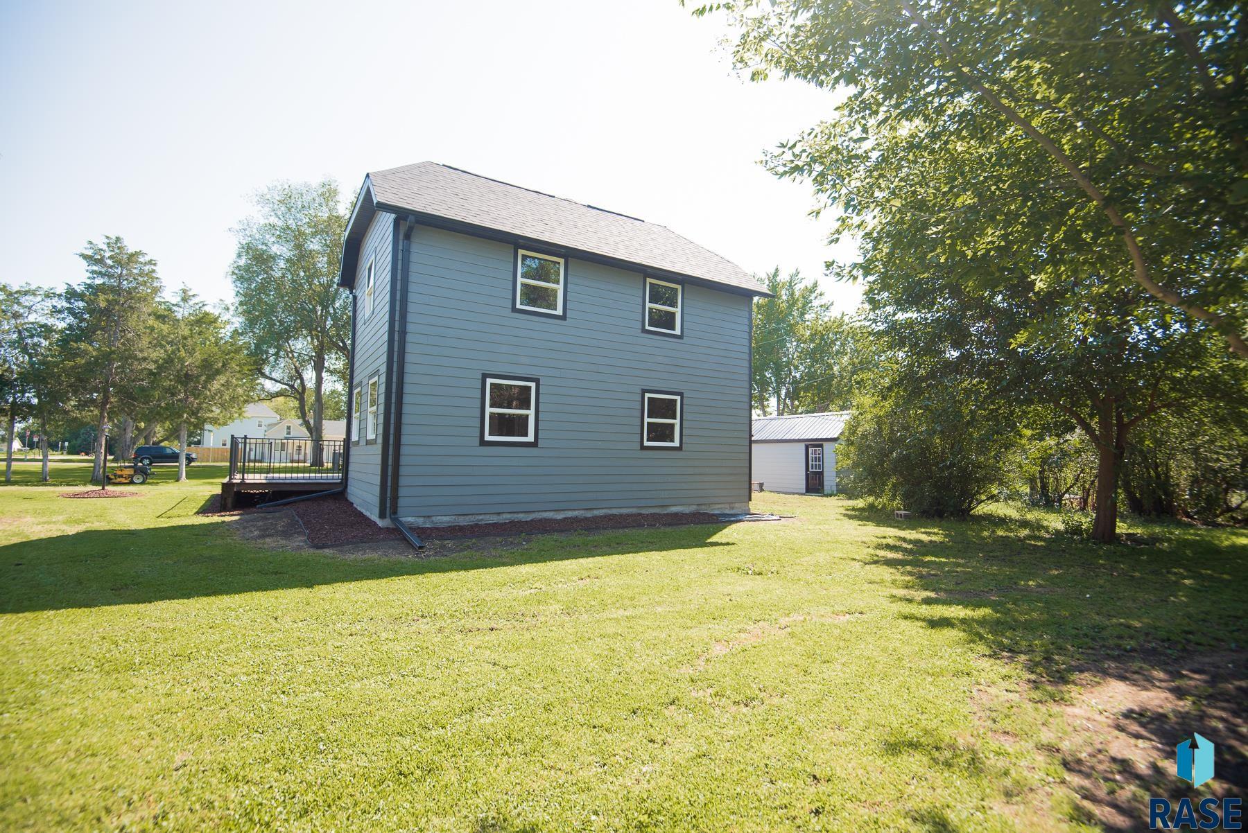 105 S Louise Ave S Avenue S