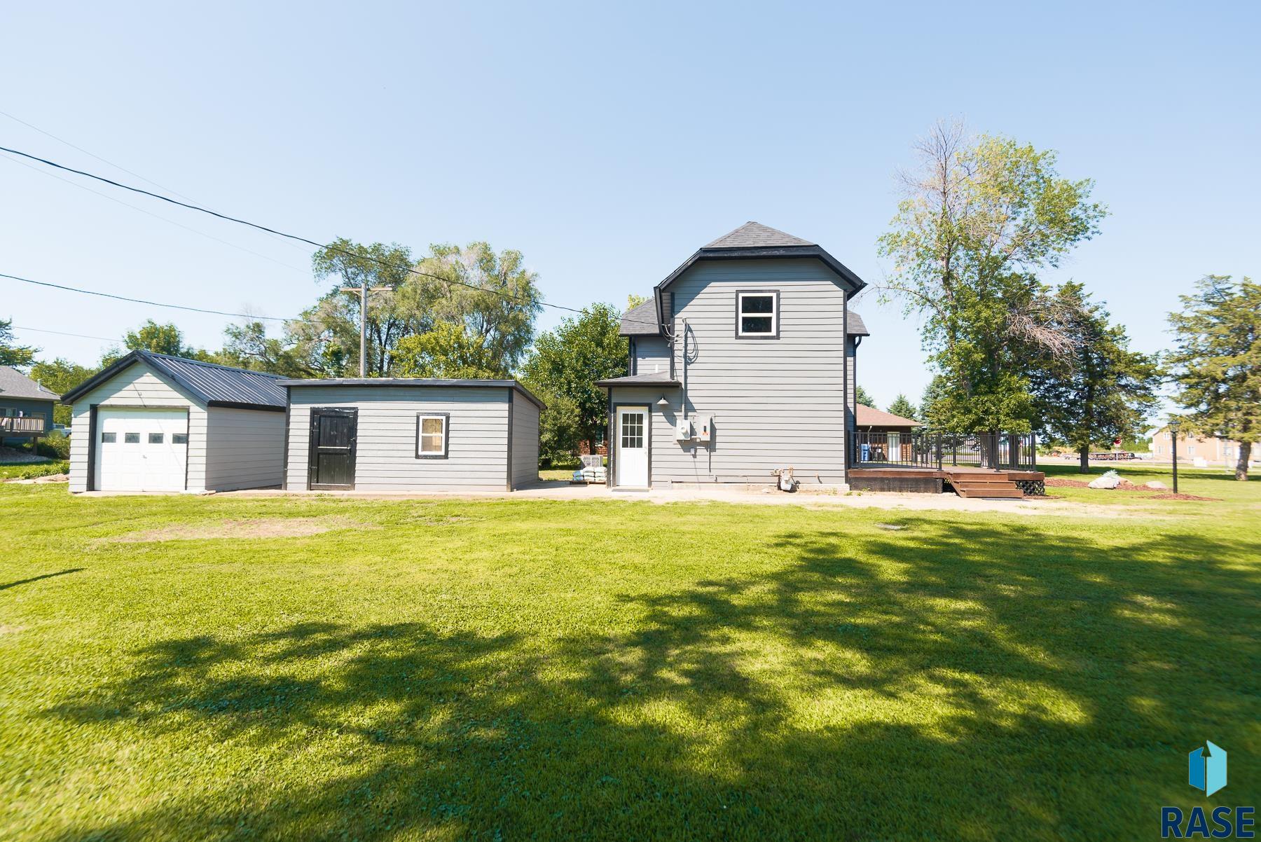 105 S Louise Ave S Avenue S