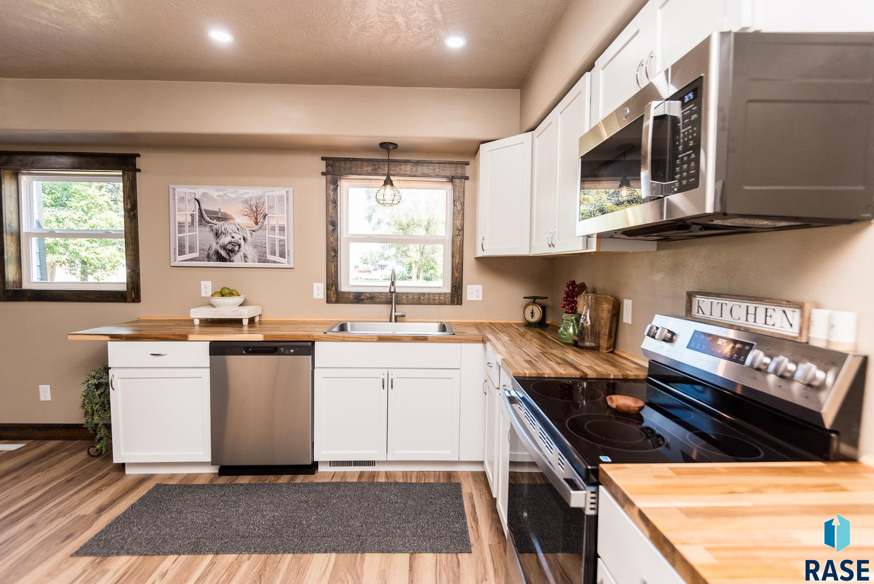 105 S Louise Ave S Avenue S