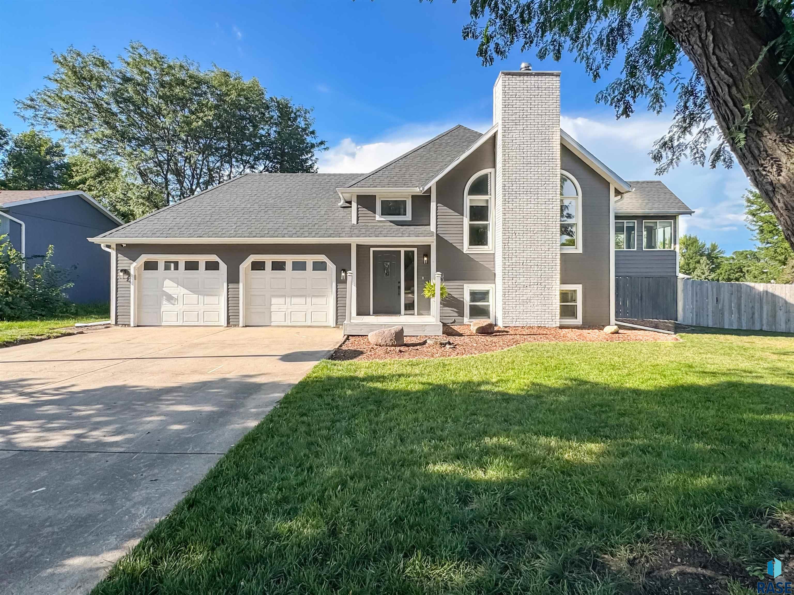1025 E Cottonwood Dr