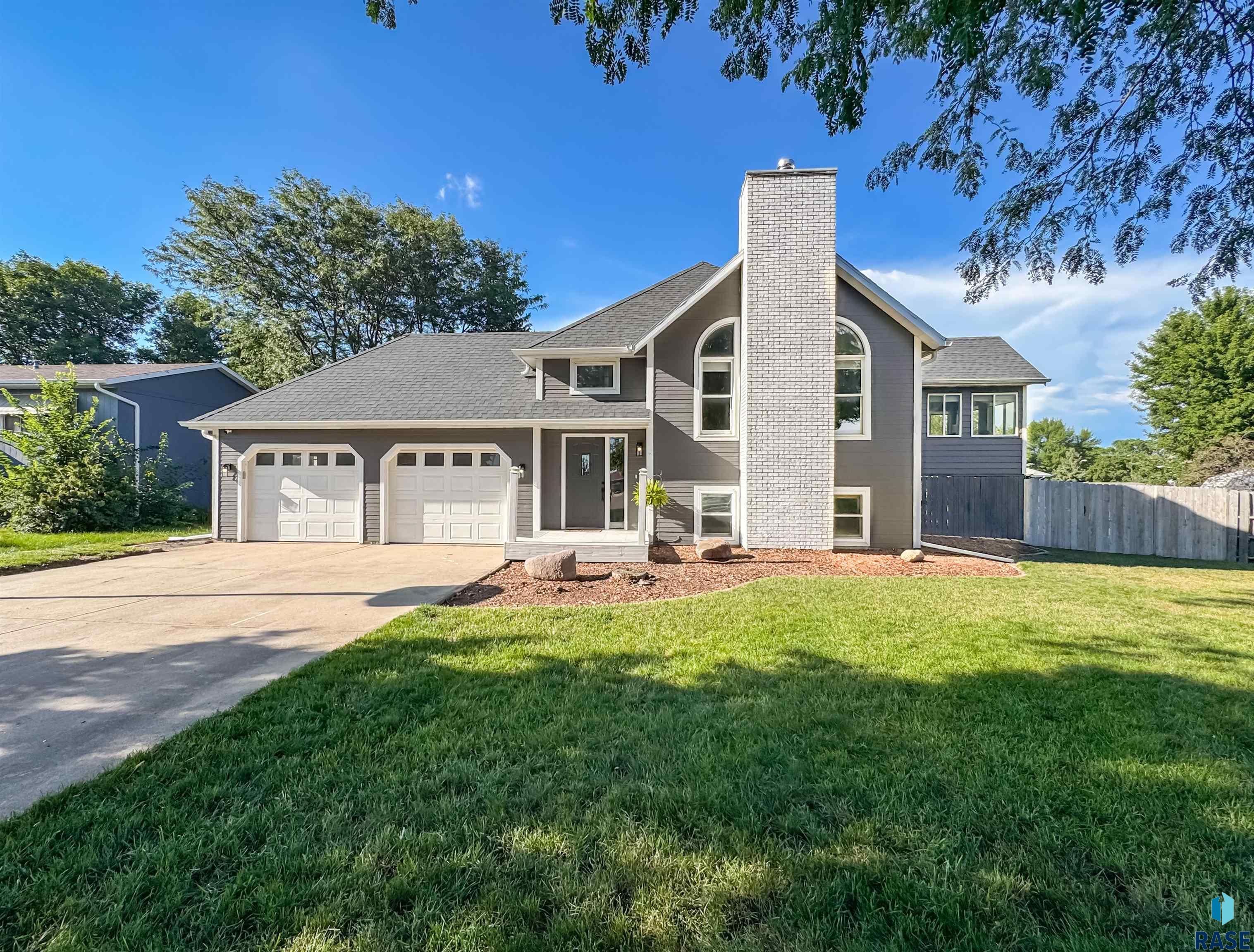 1025 E Cottonwood Dr