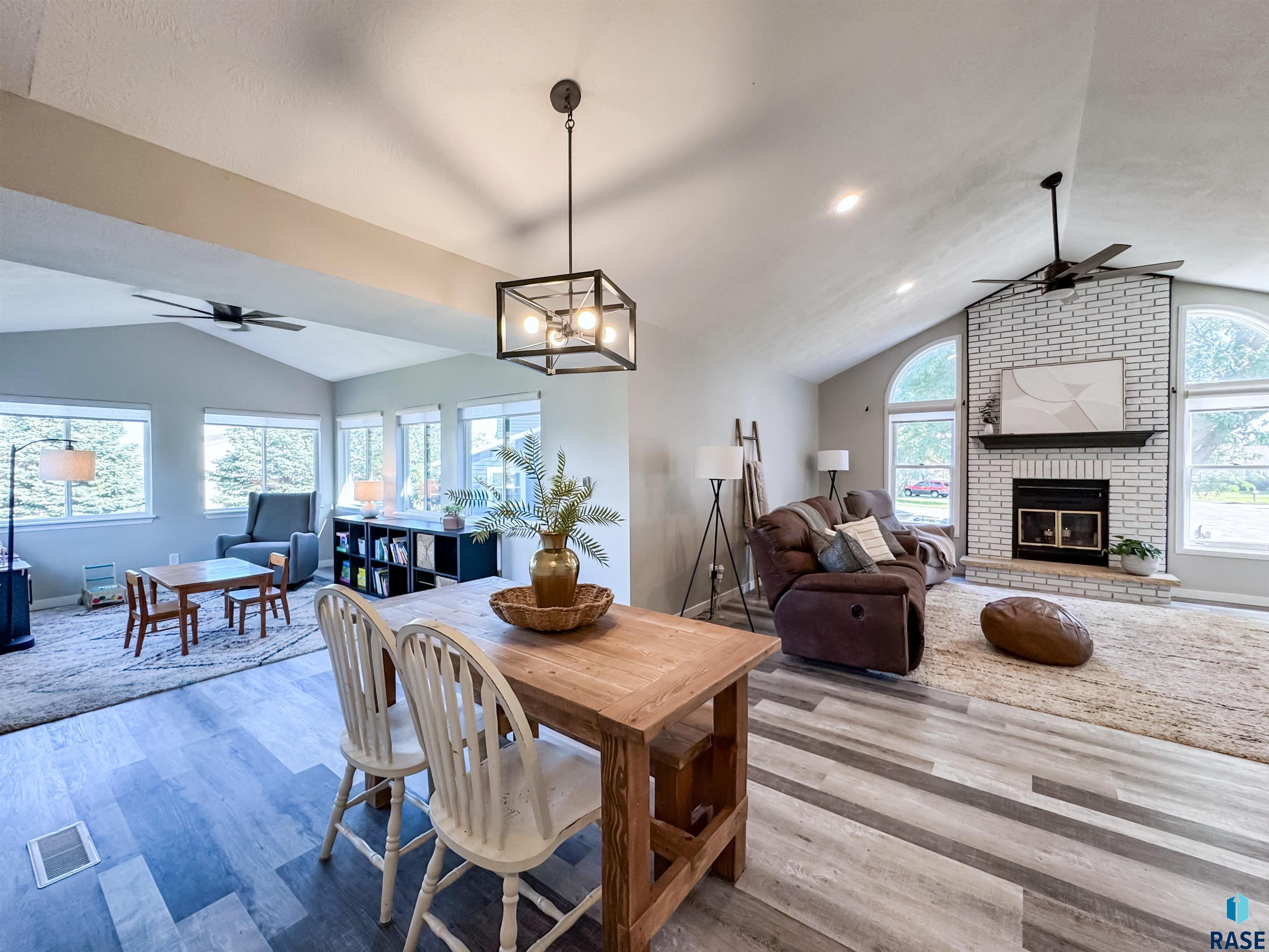 1025 E Cottonwood Dr