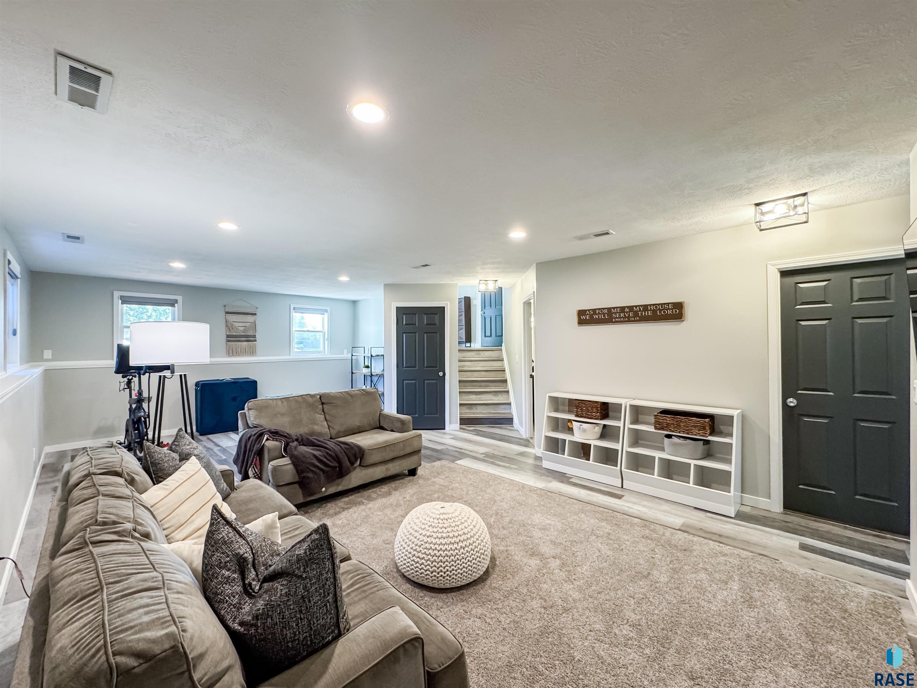 1025 E Cottonwood Dr