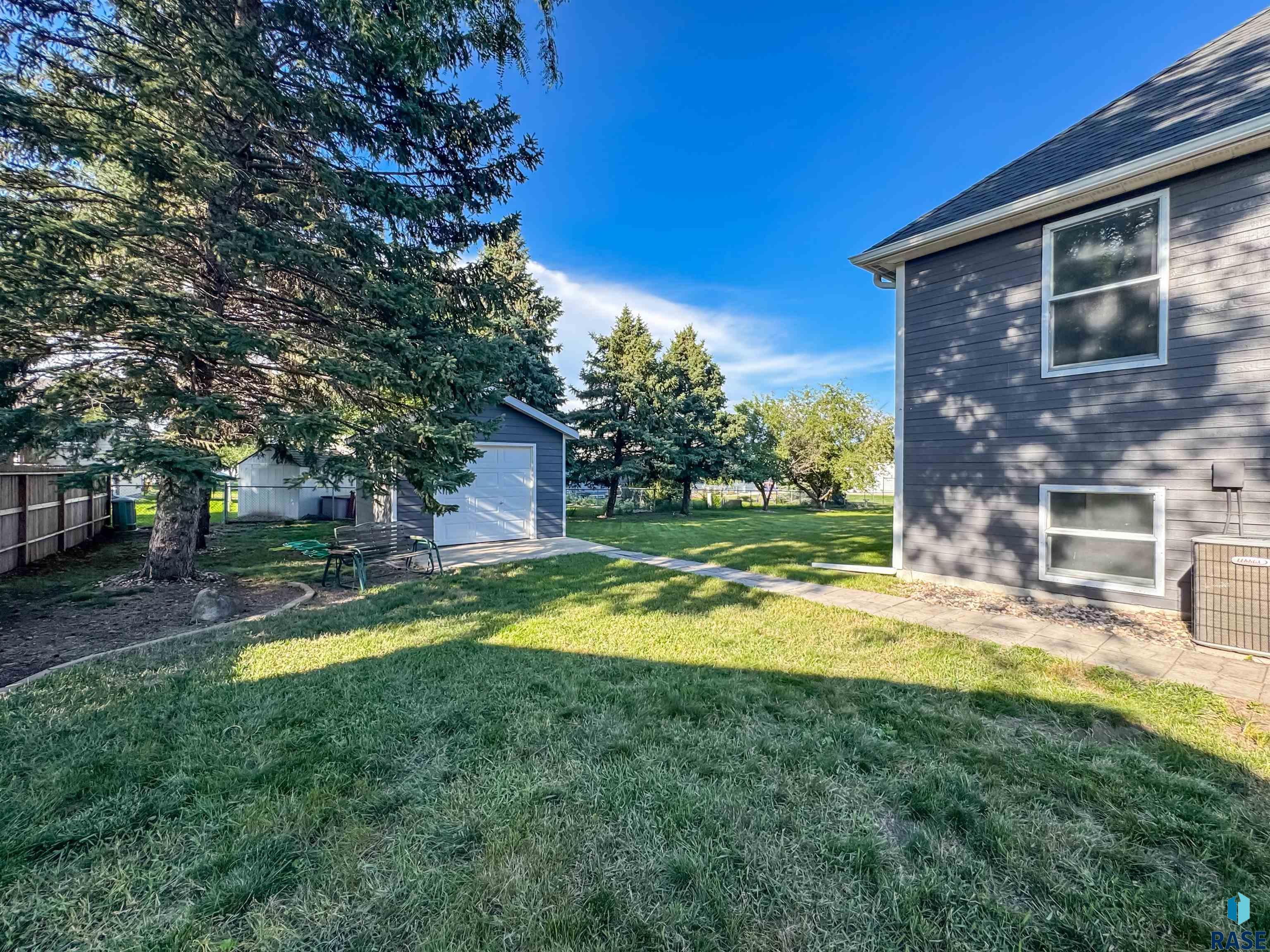 1025 E Cottonwood Dr