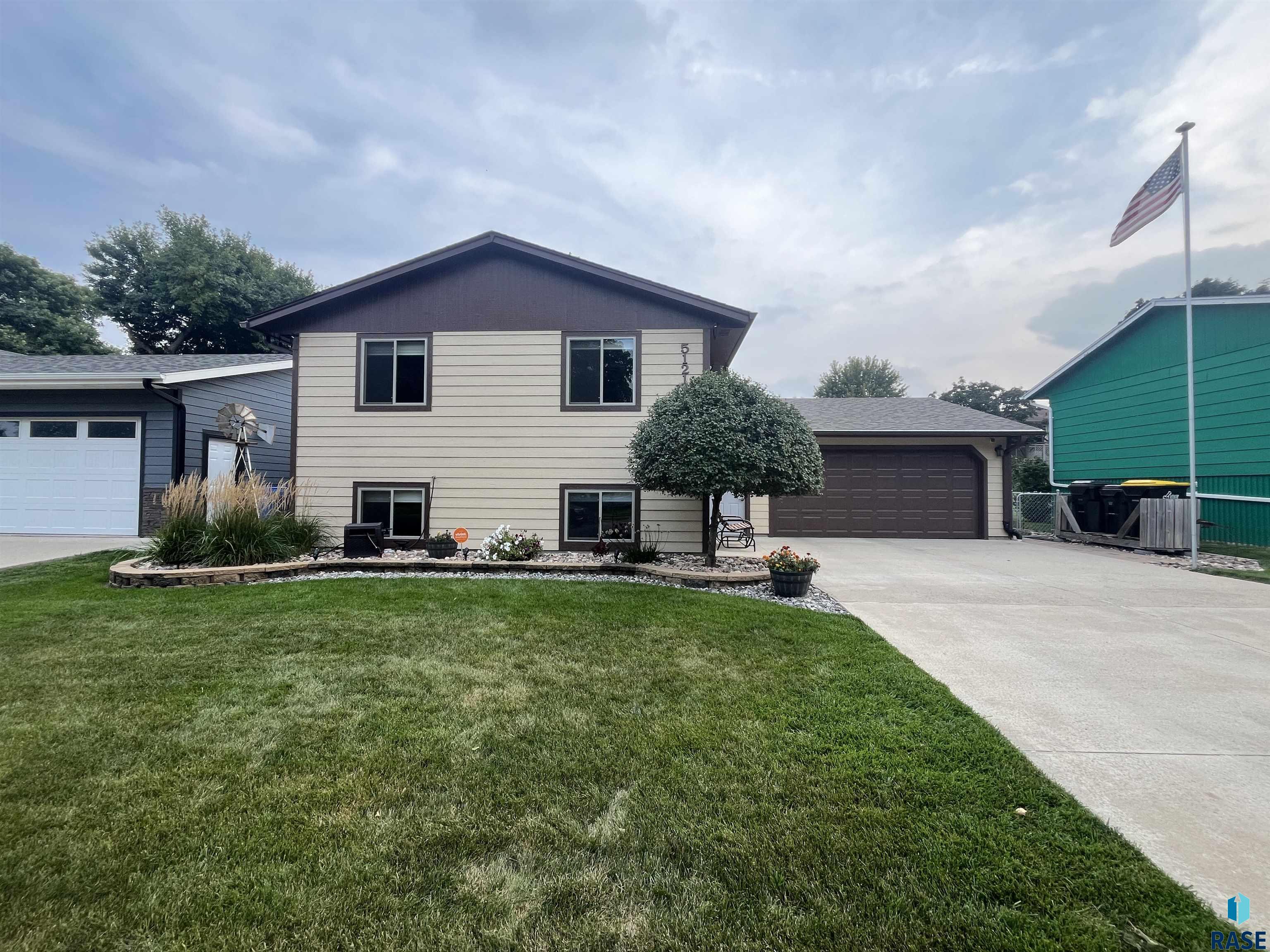 5121 E 17th St Street