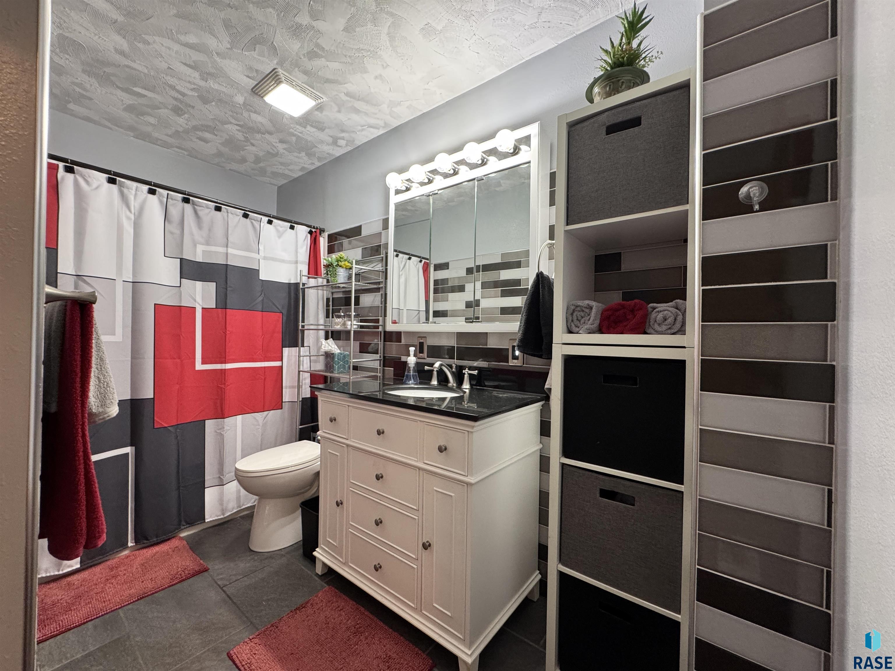 5121 E 17th St Street