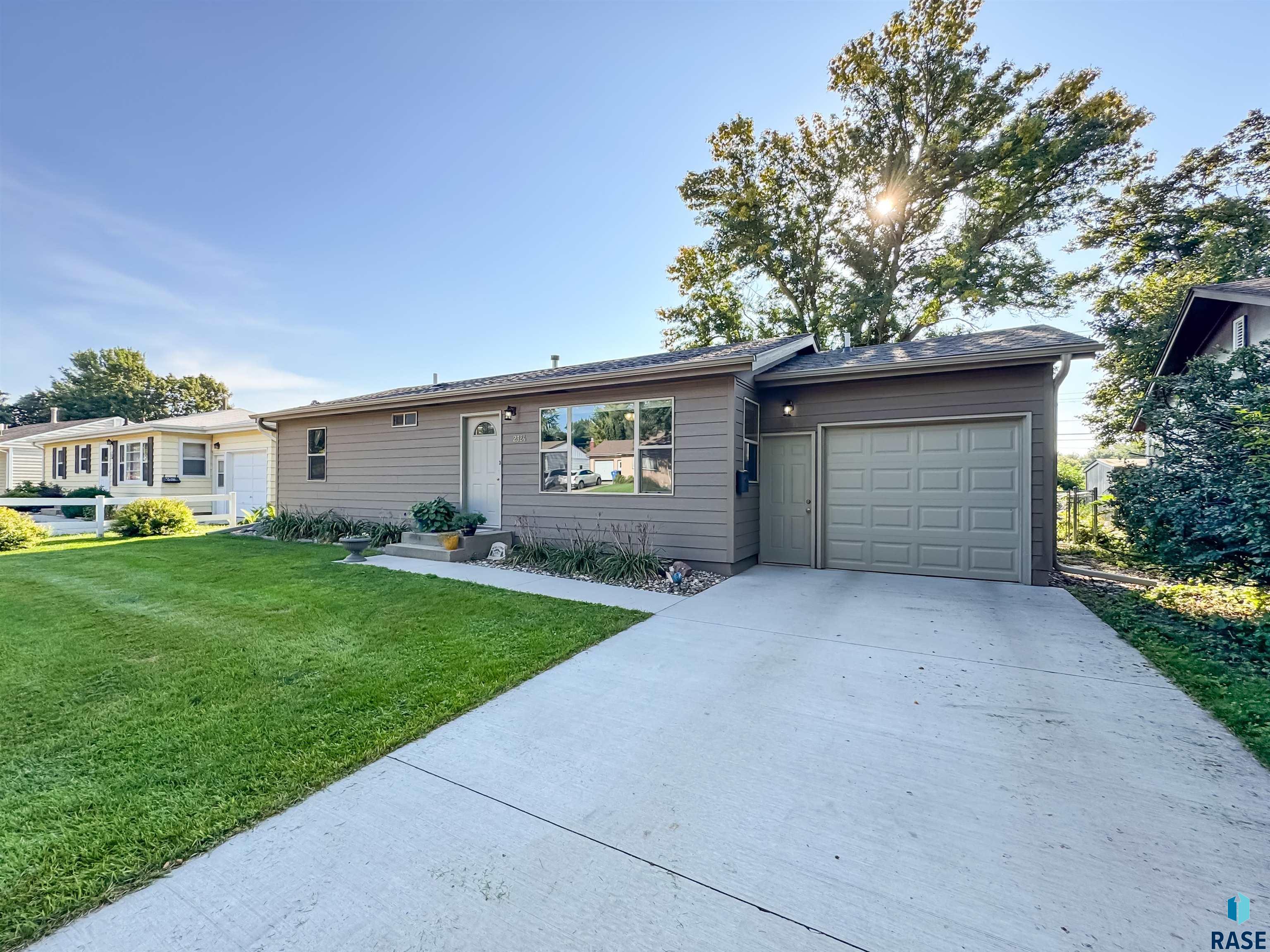 2324 S Crestwood Rd Road