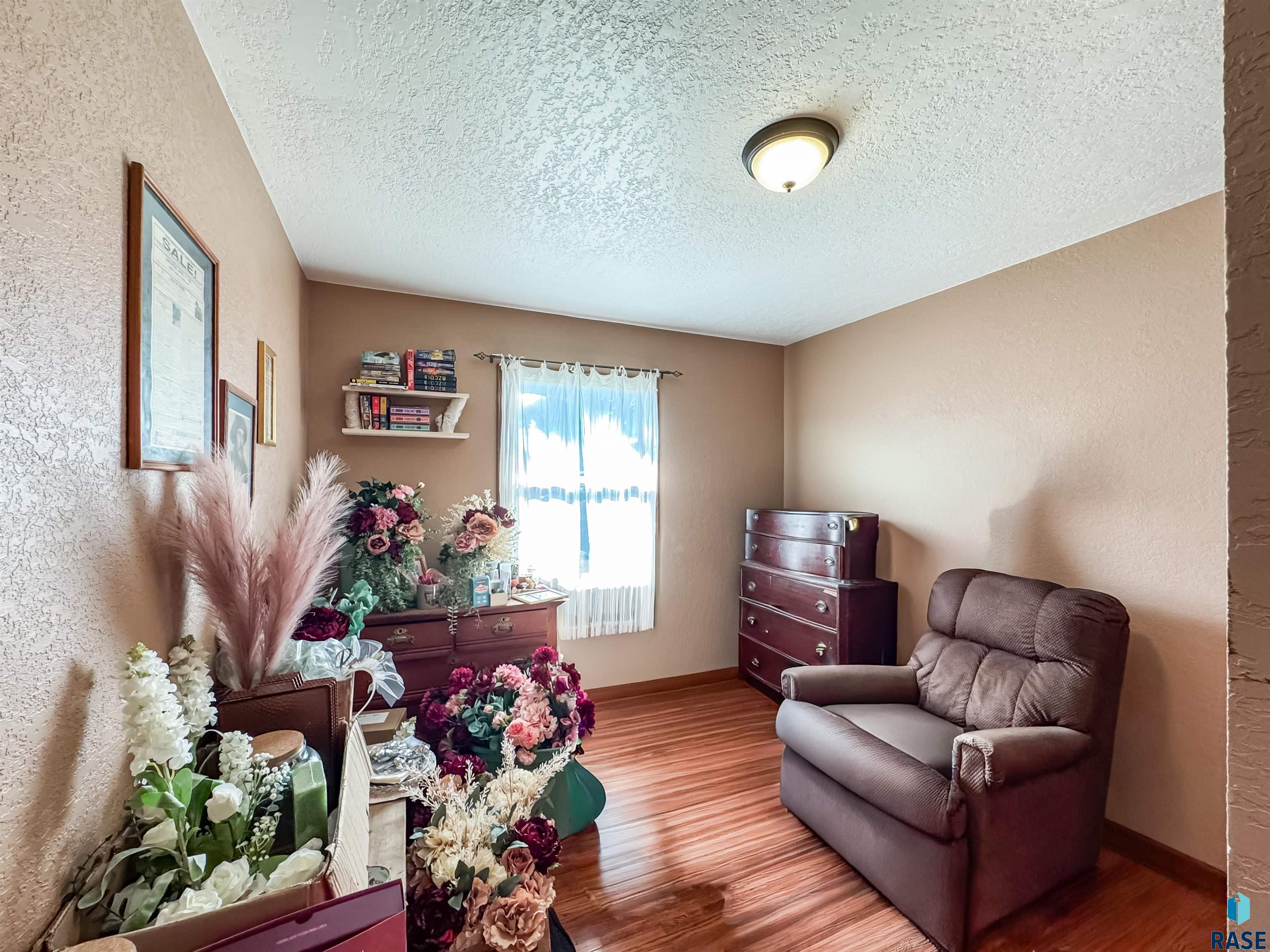 2324 S Crestwood Rd Road