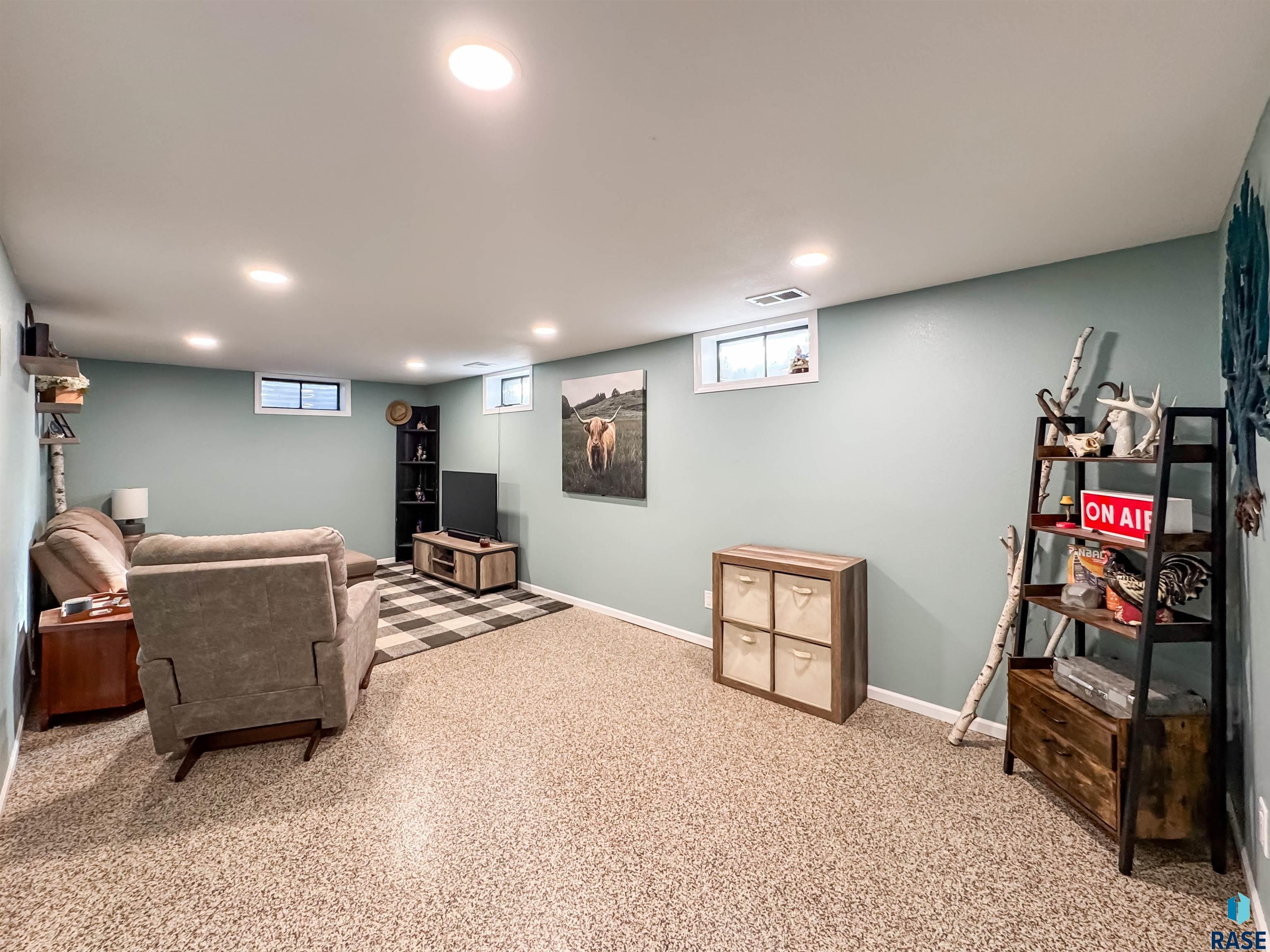 2324 S Crestwood Rd Road