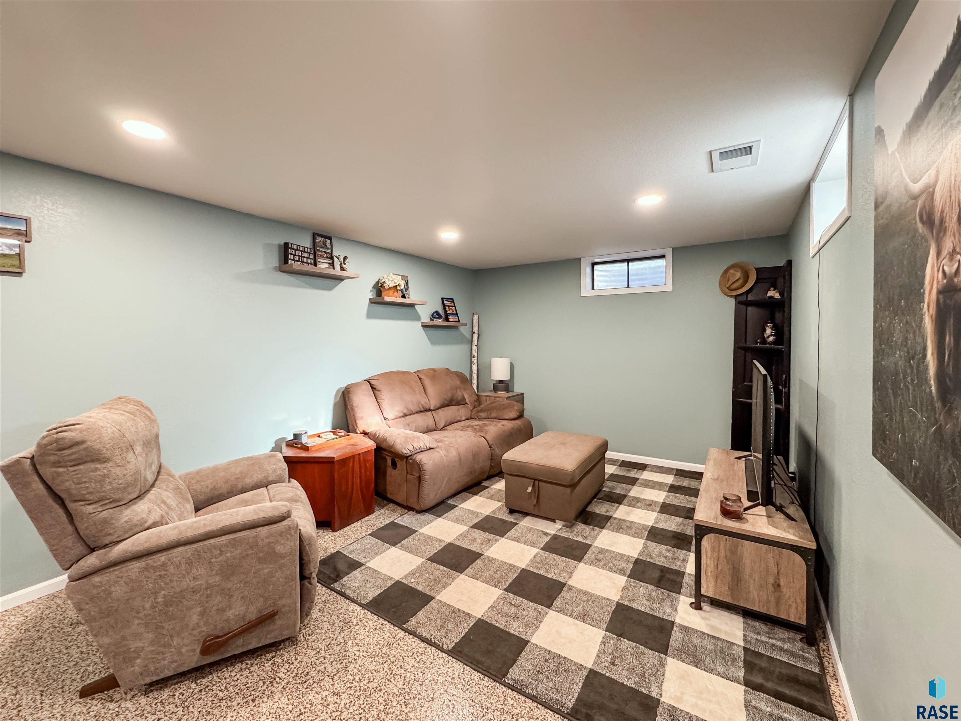 2324 S Crestwood Rd Road