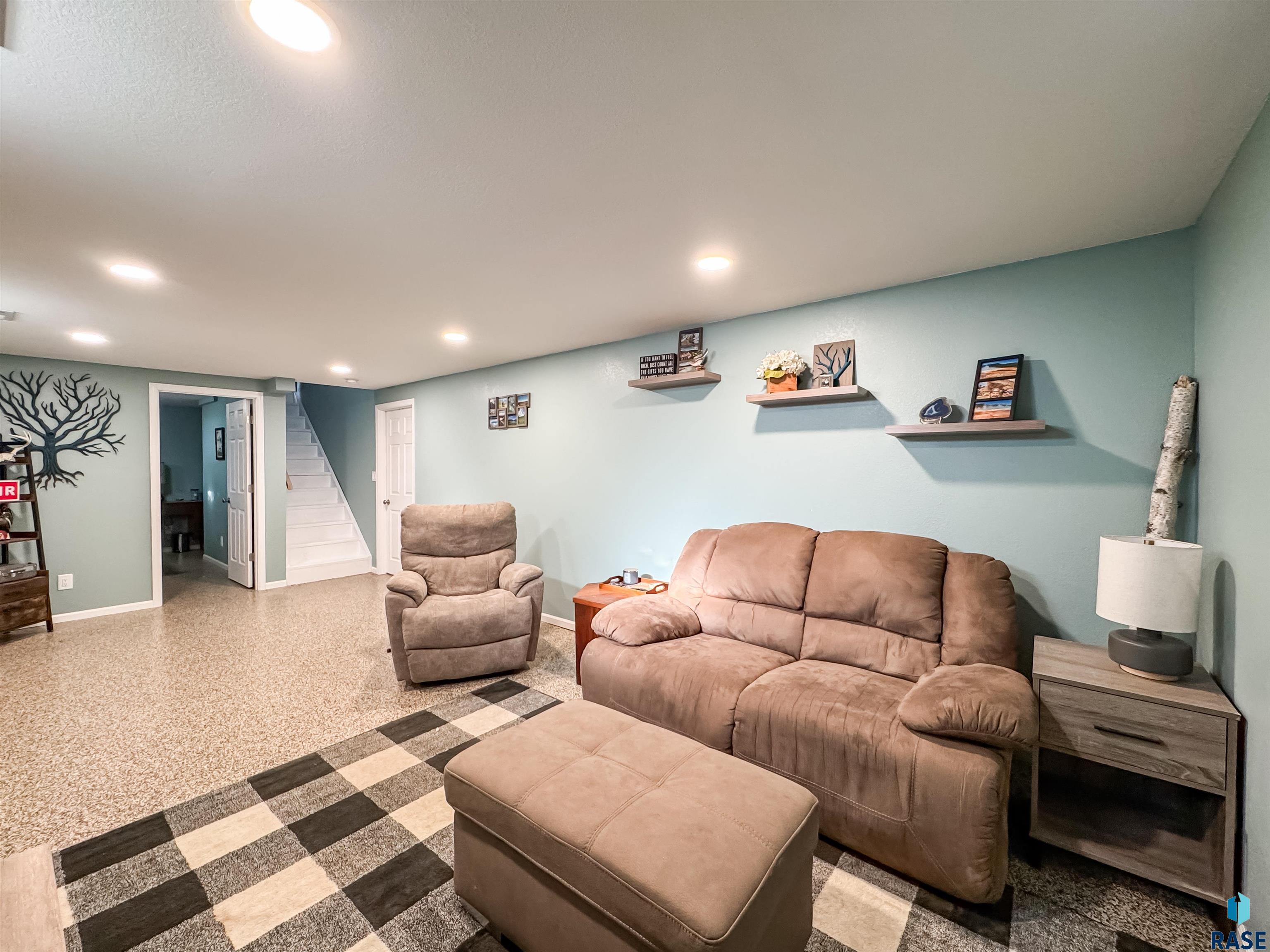 2324 S Crestwood Rd Road