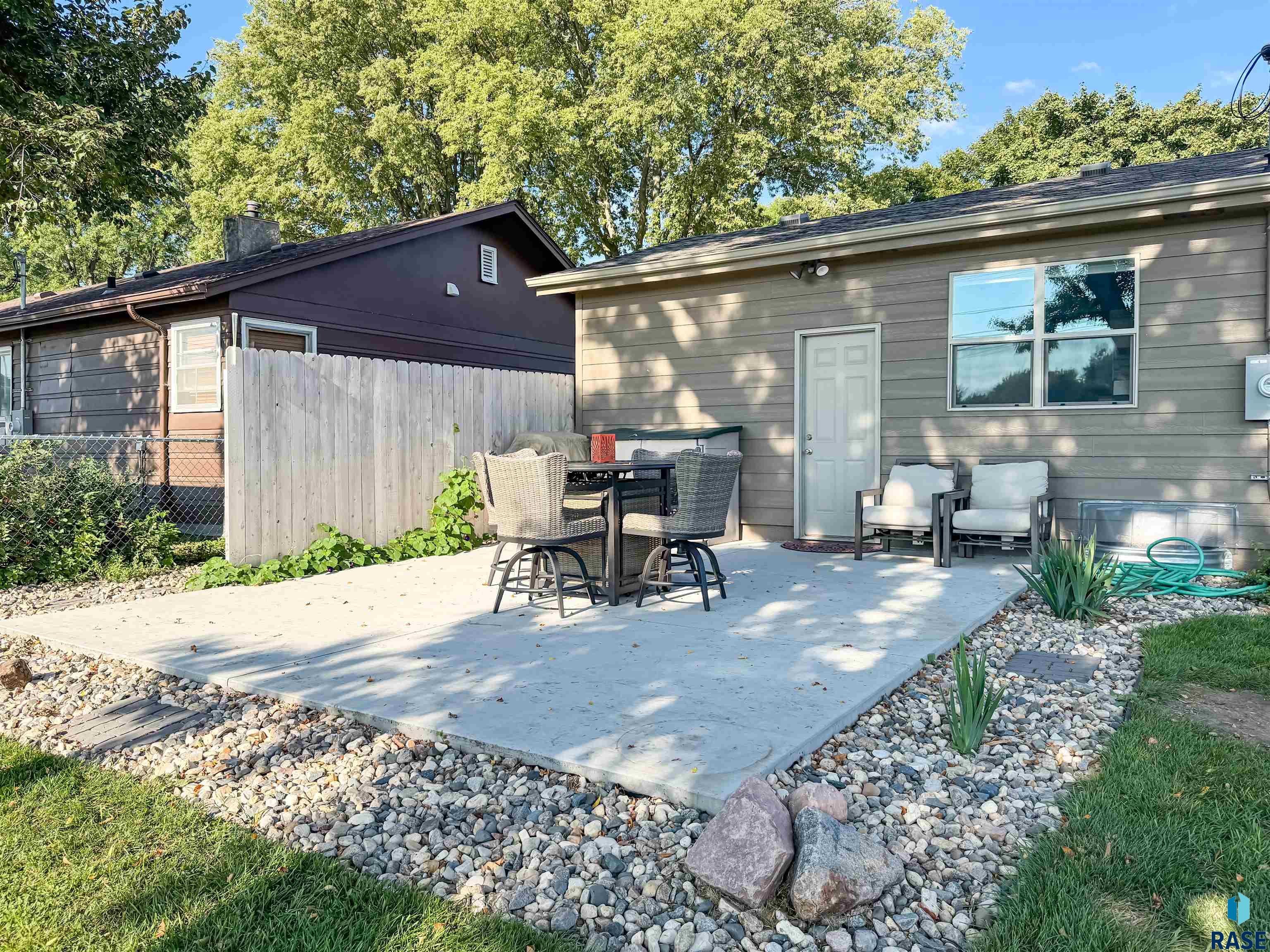 2324 S Crestwood Rd Road