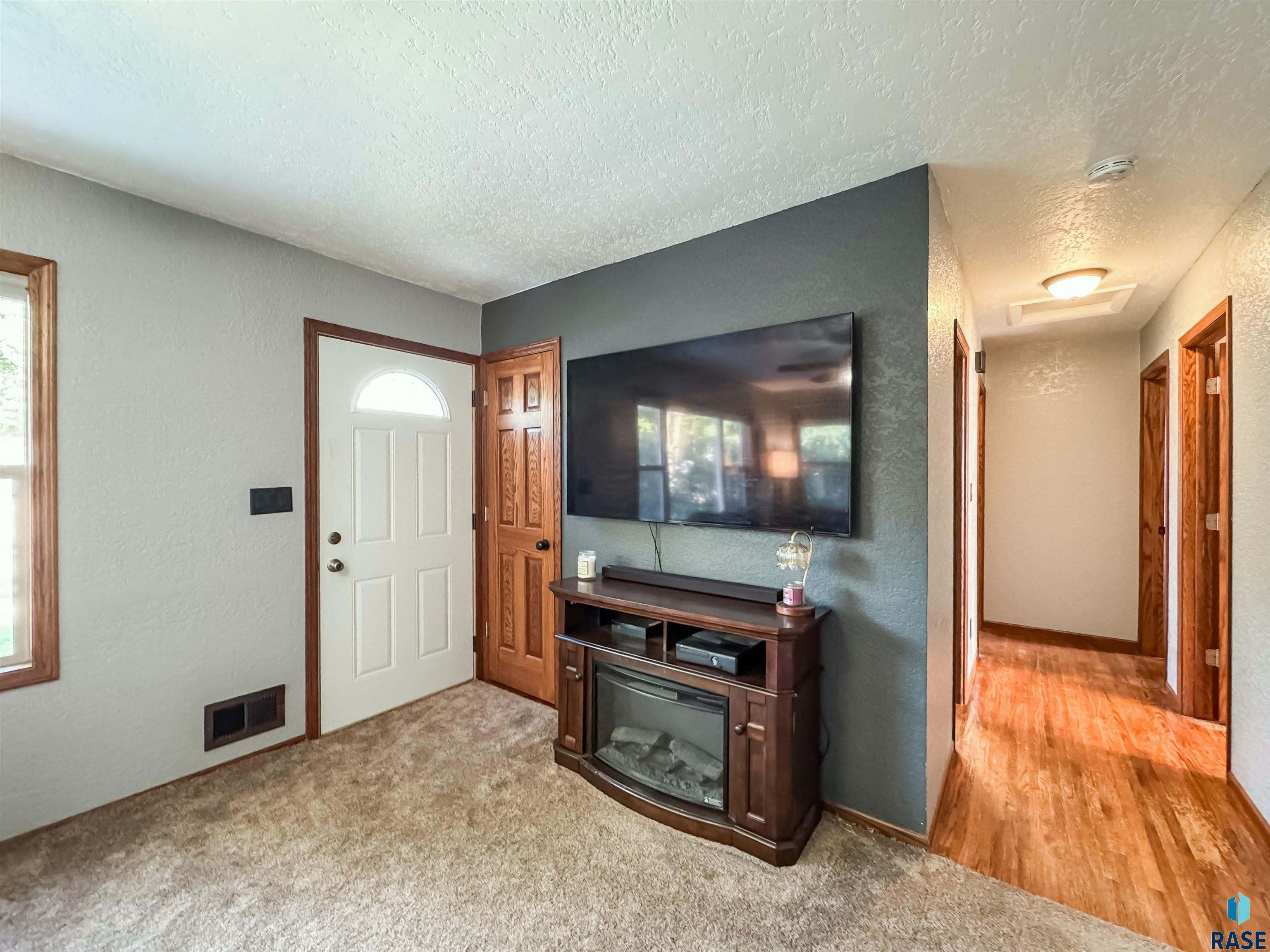 2324 S Crestwood Rd Road
