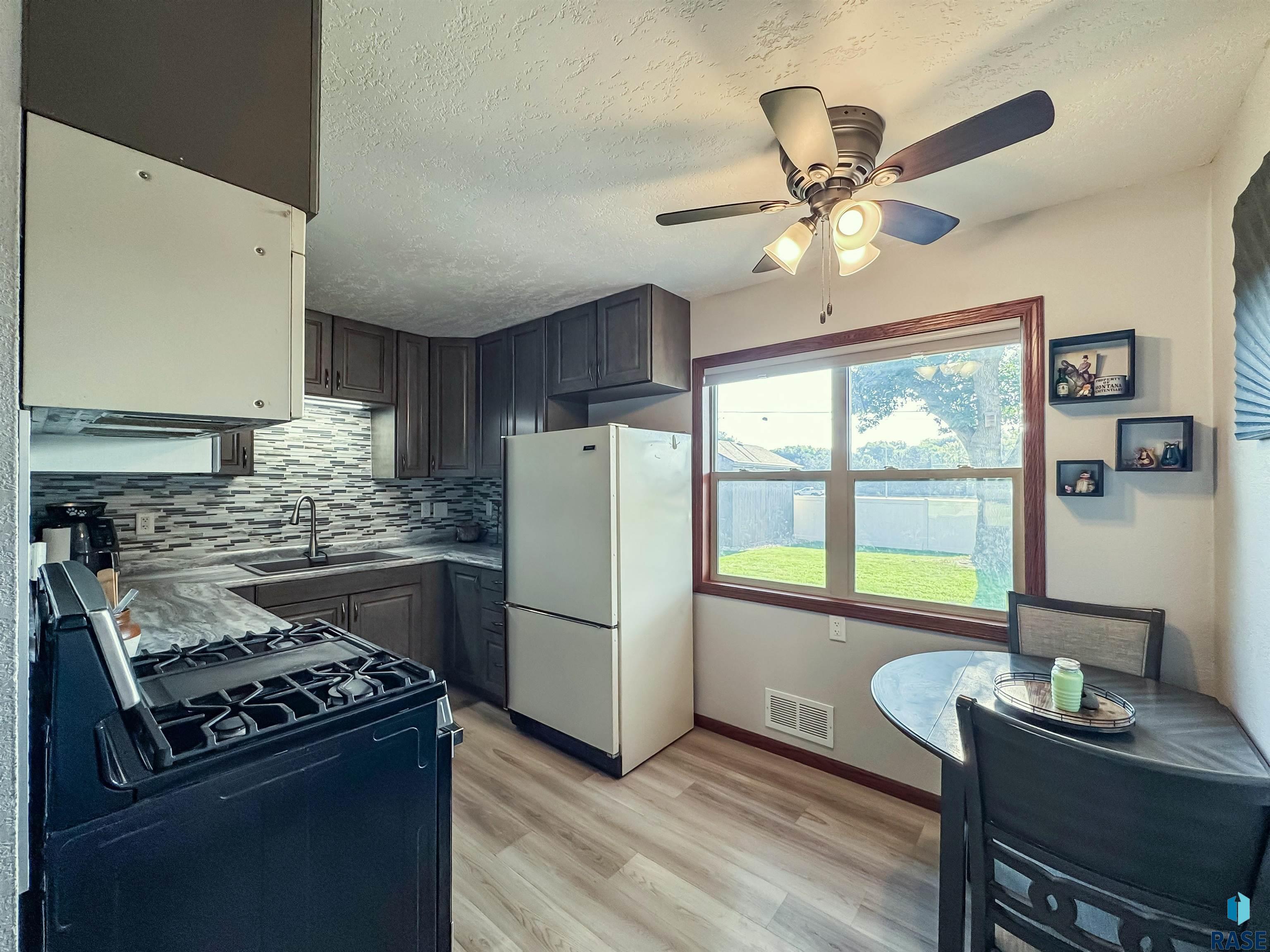 2324 S Crestwood Rd Road