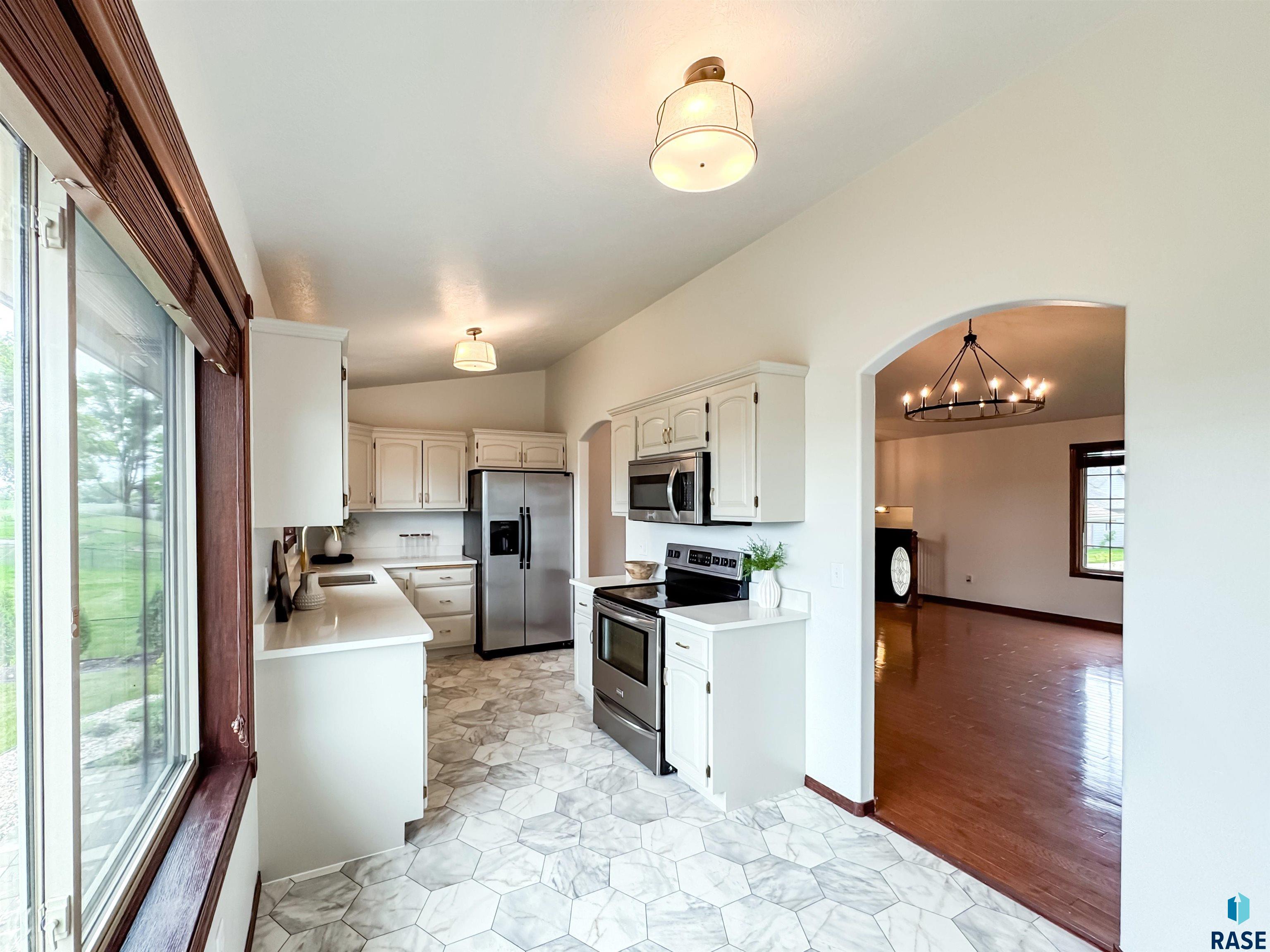 6620 N Angel Ave Avenue