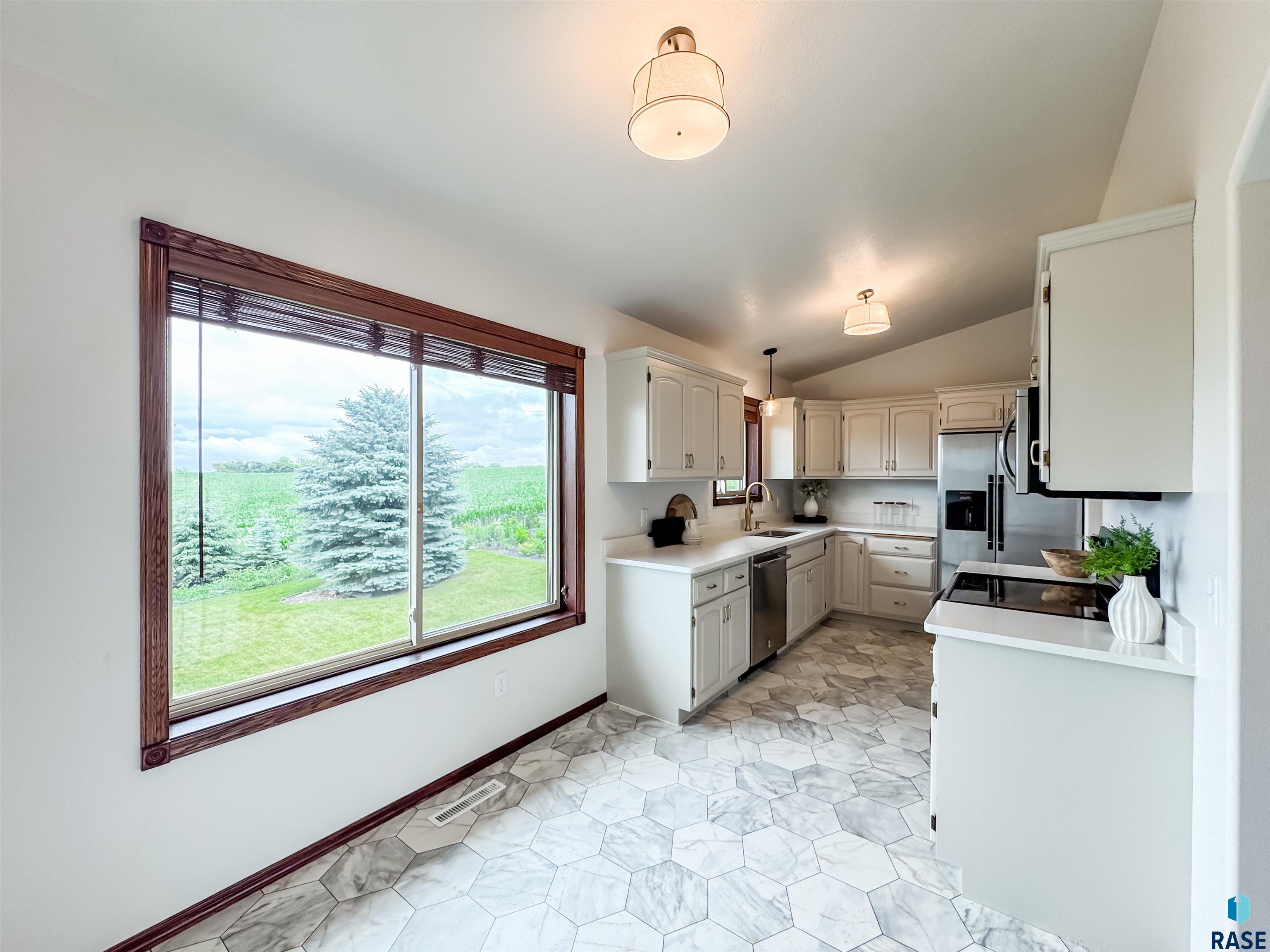 6620 N Angel Ave Avenue