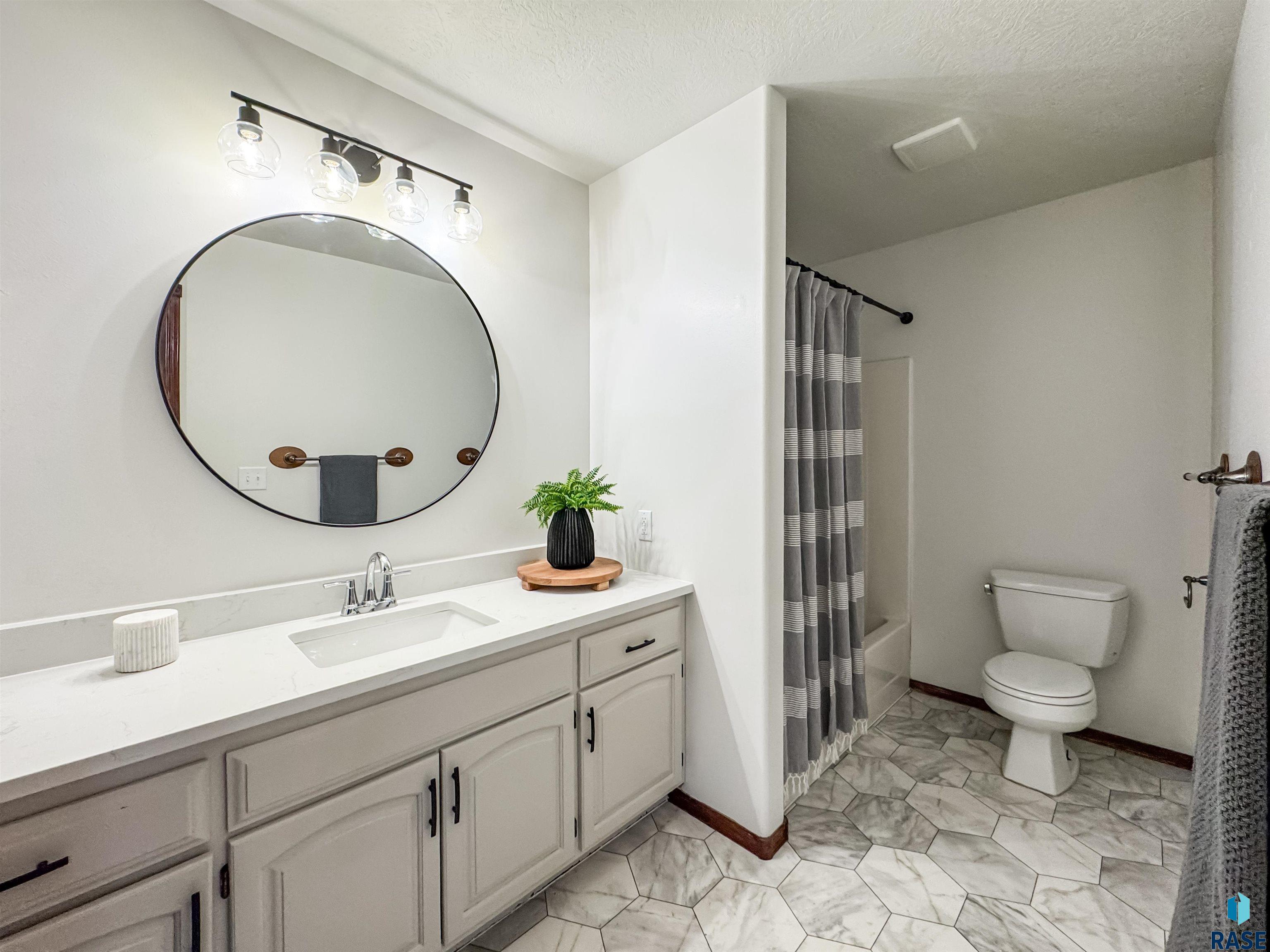 6620 N Angel Ave Avenue