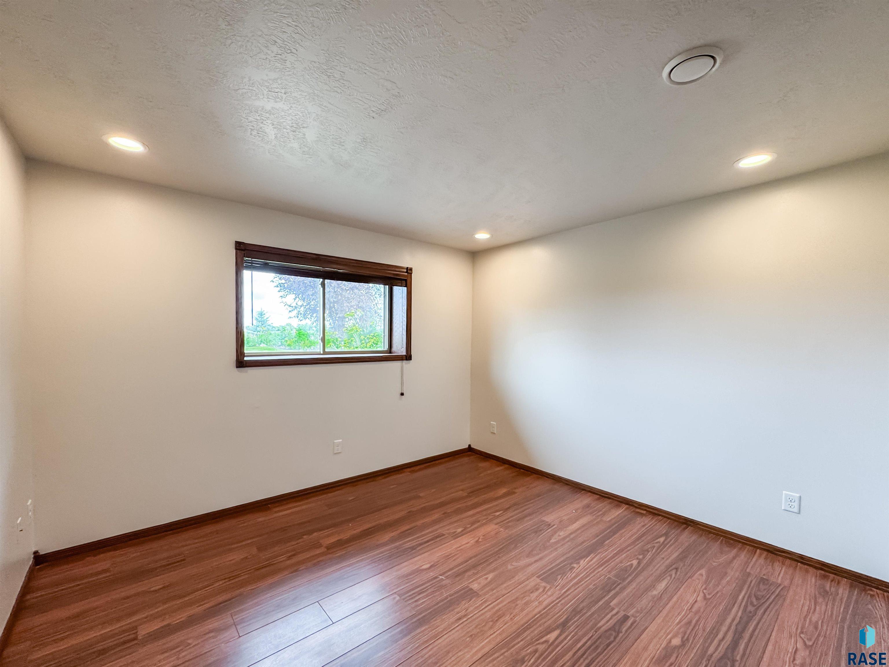 6620 N Angel Ave Avenue