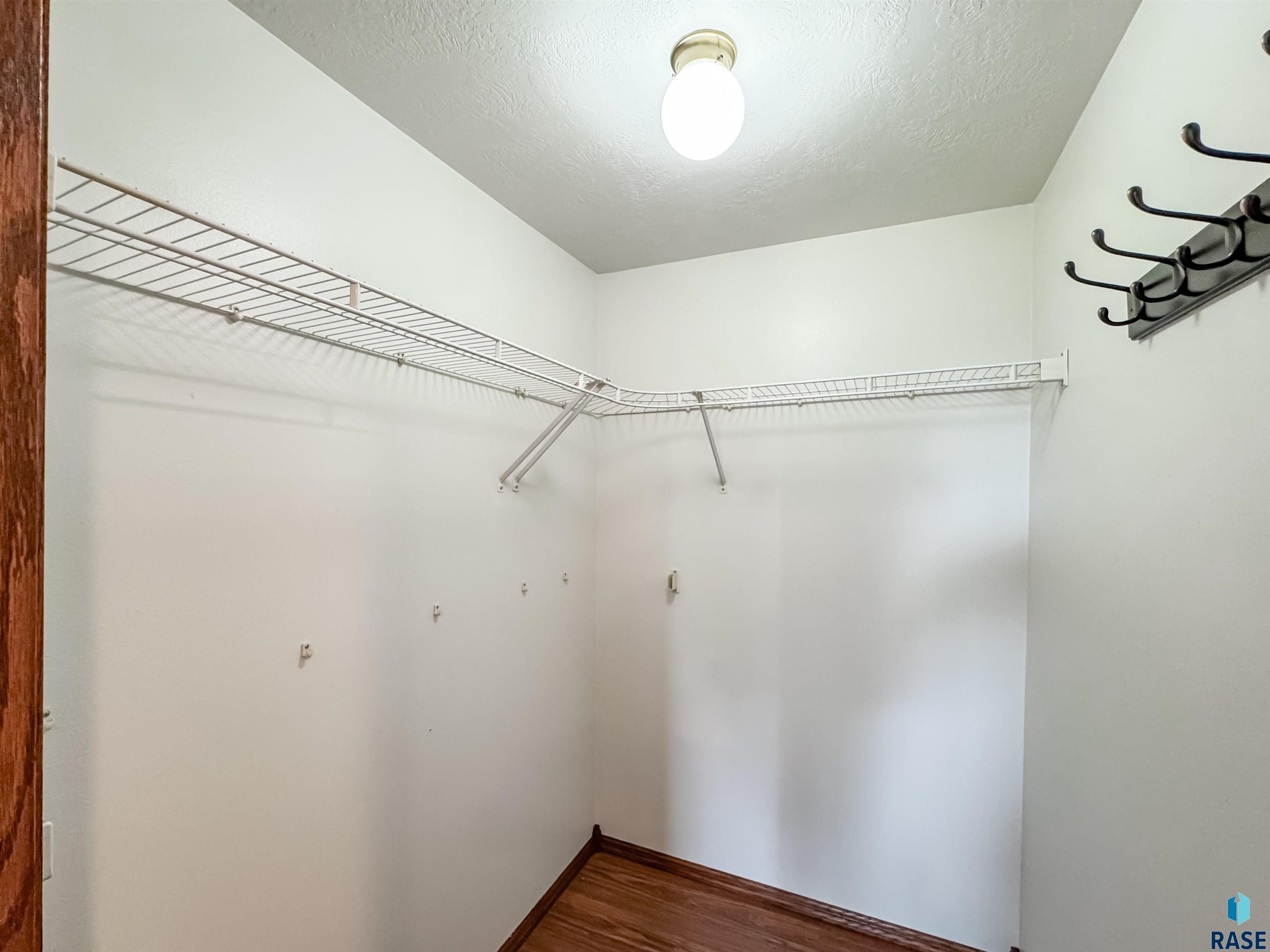 6620 N Angel Ave Avenue