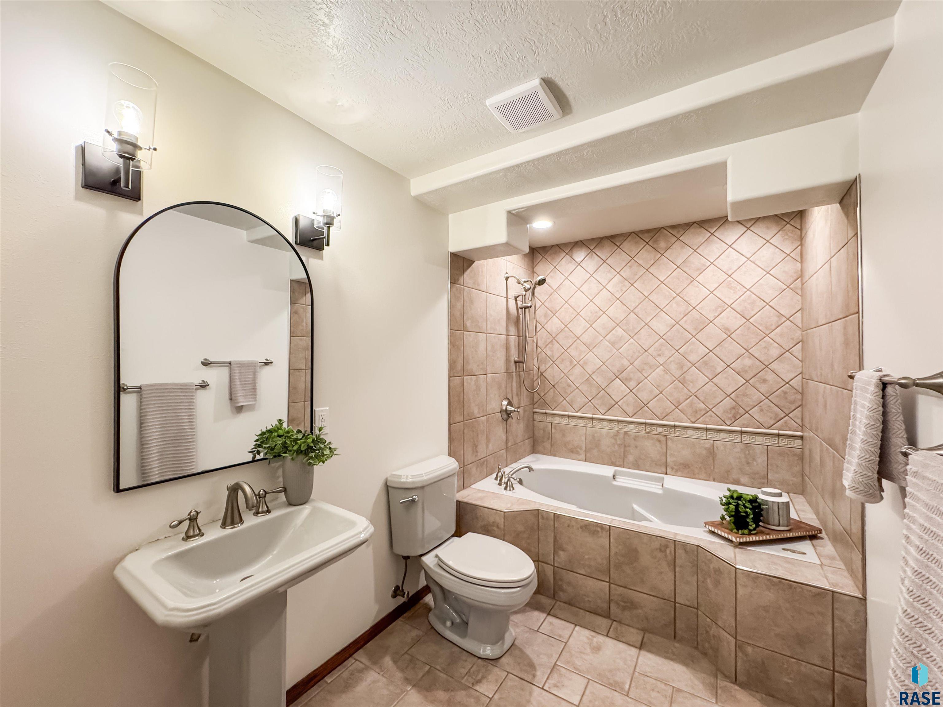 6620 N Angel Ave Avenue