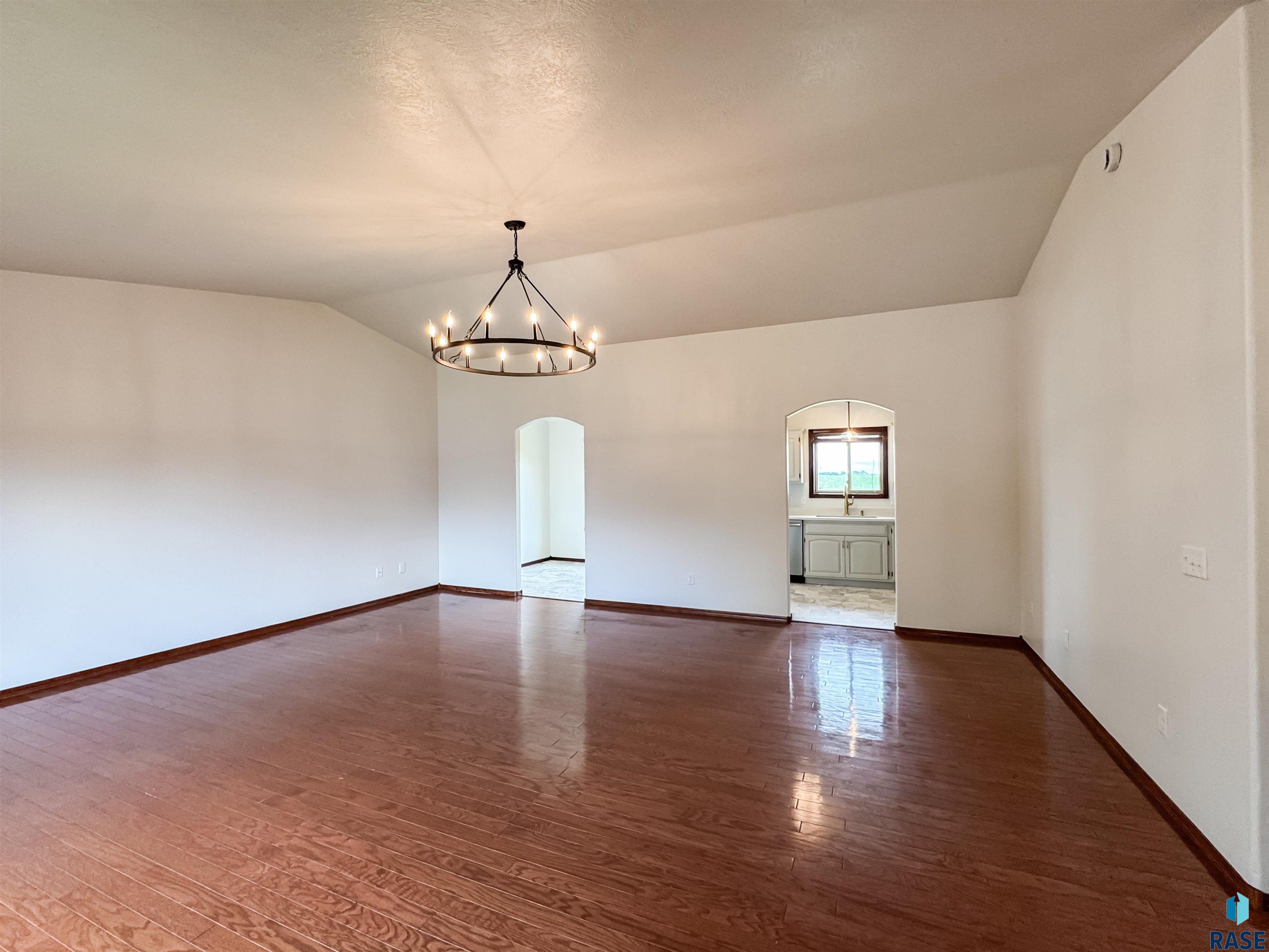 6620 N Angel Ave Avenue