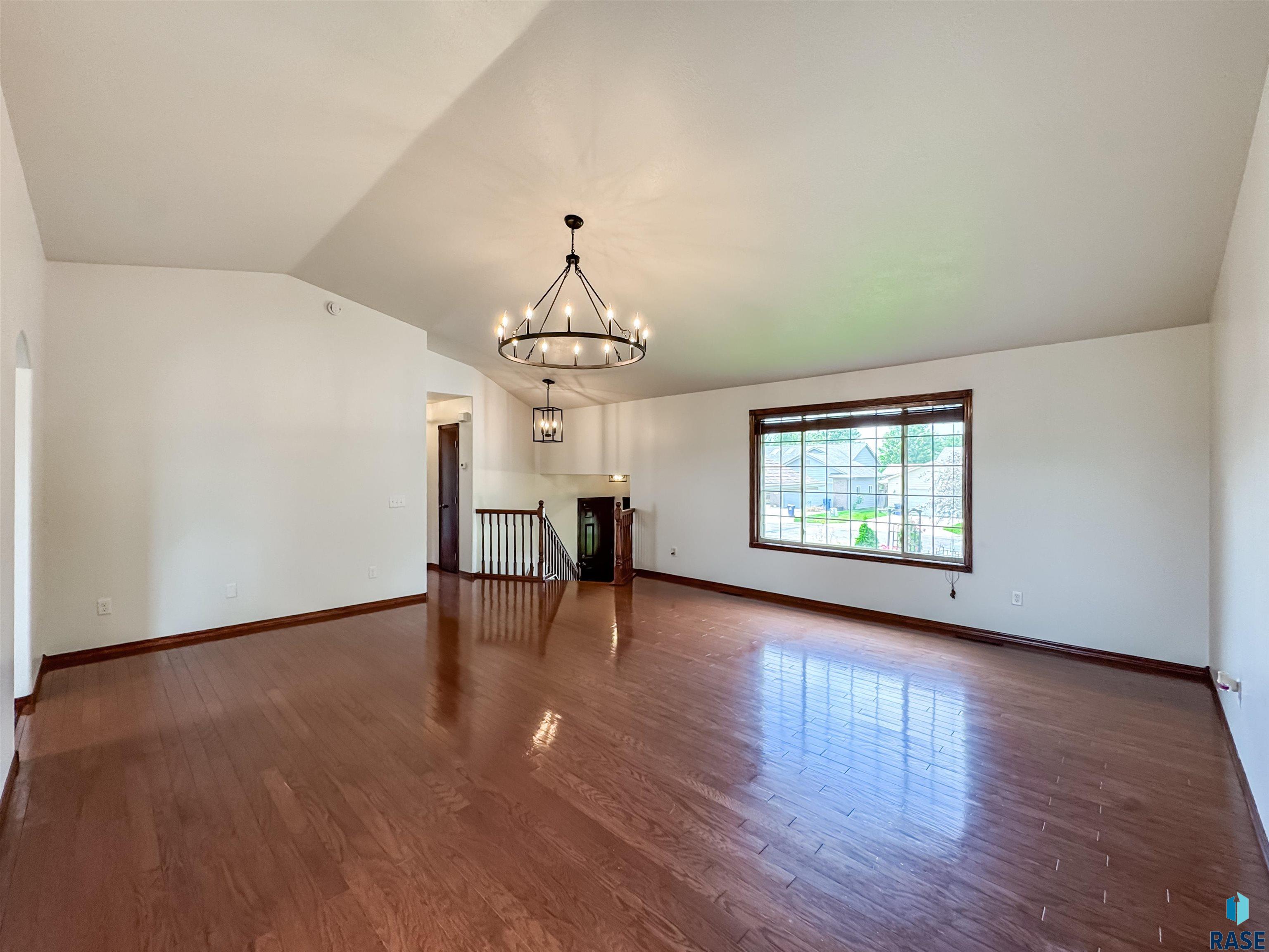 6620 N Angel Ave Avenue