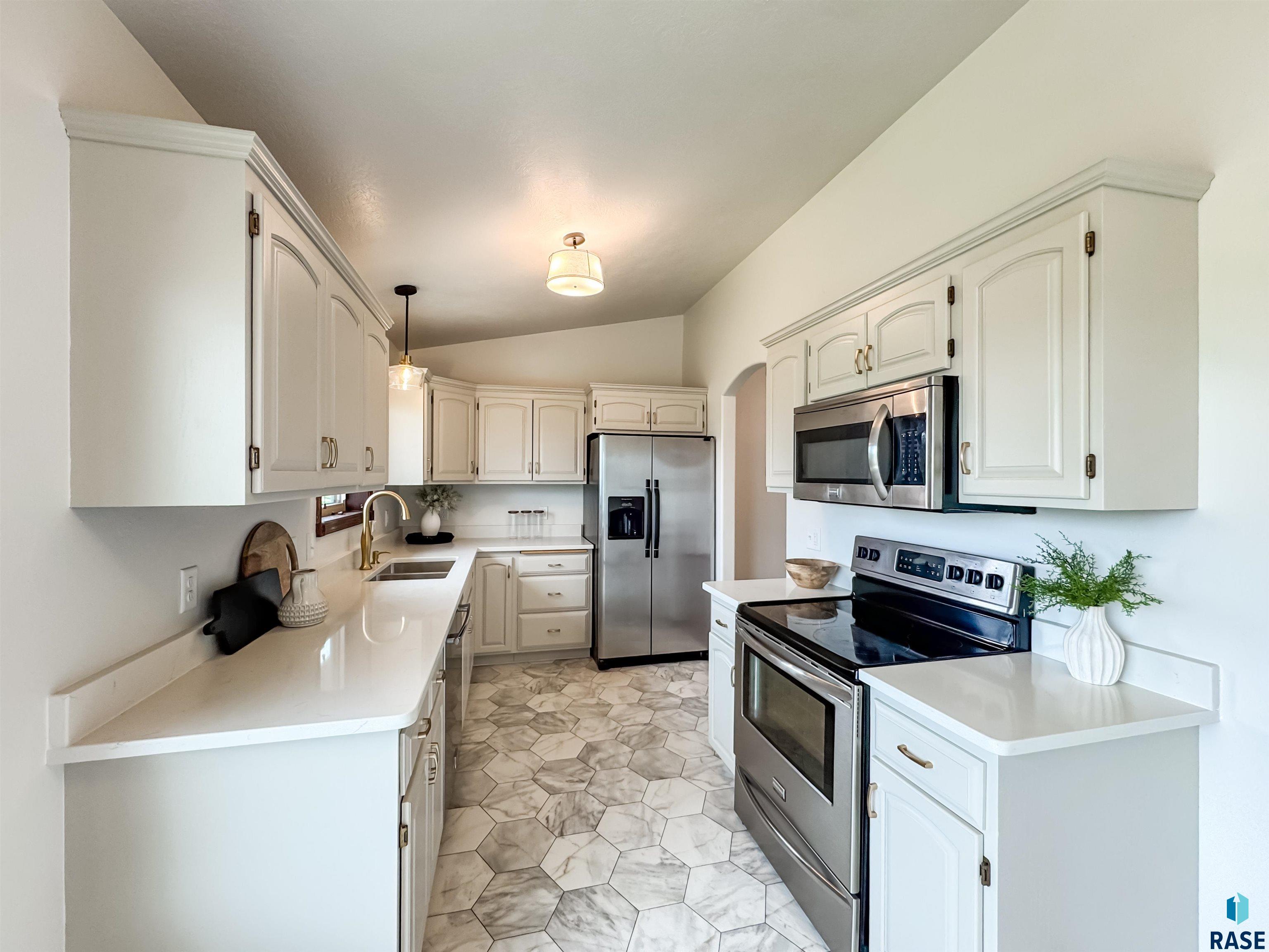 6620 N Angel Ave Avenue