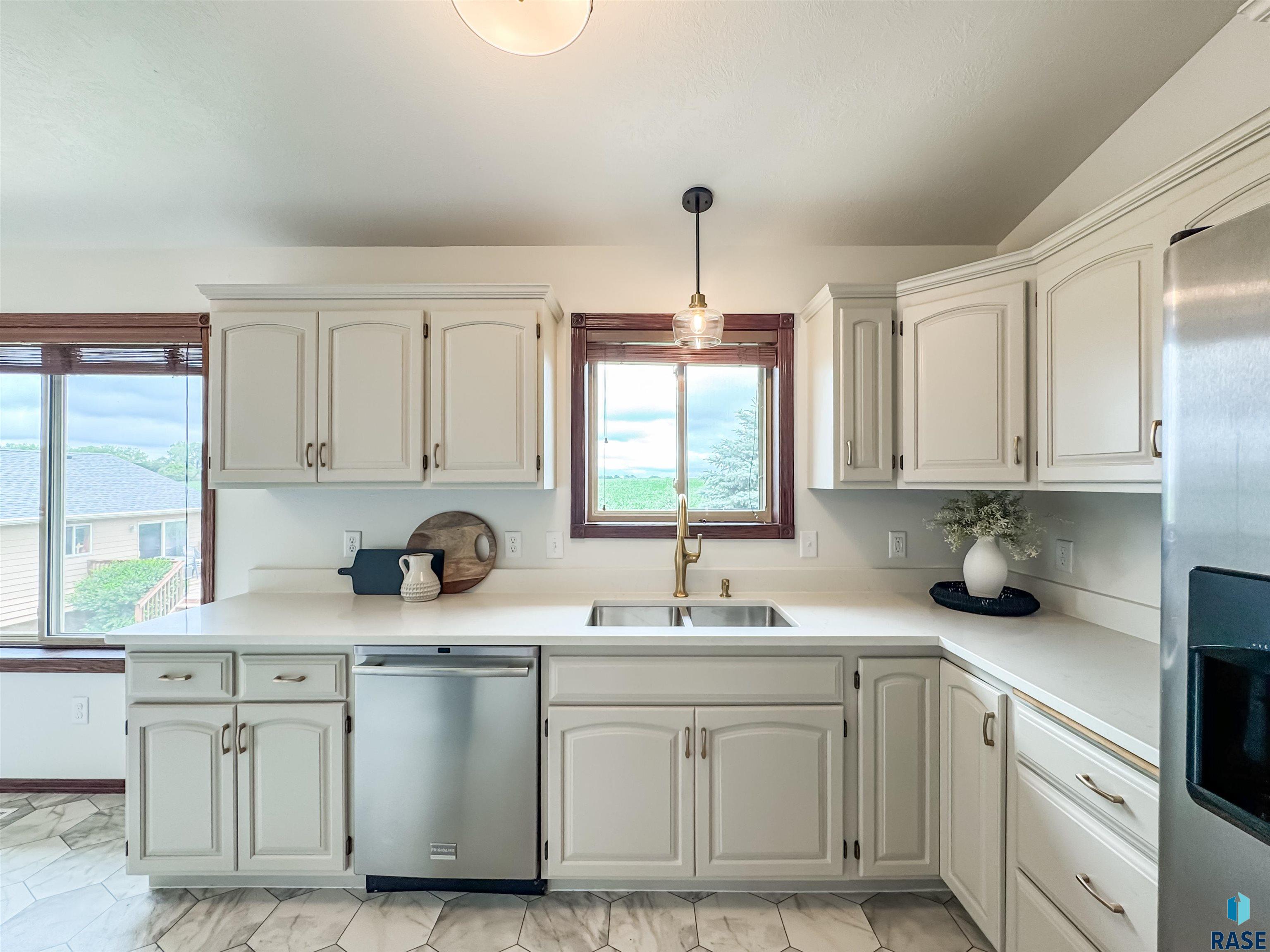 6620 N Angel Ave Avenue