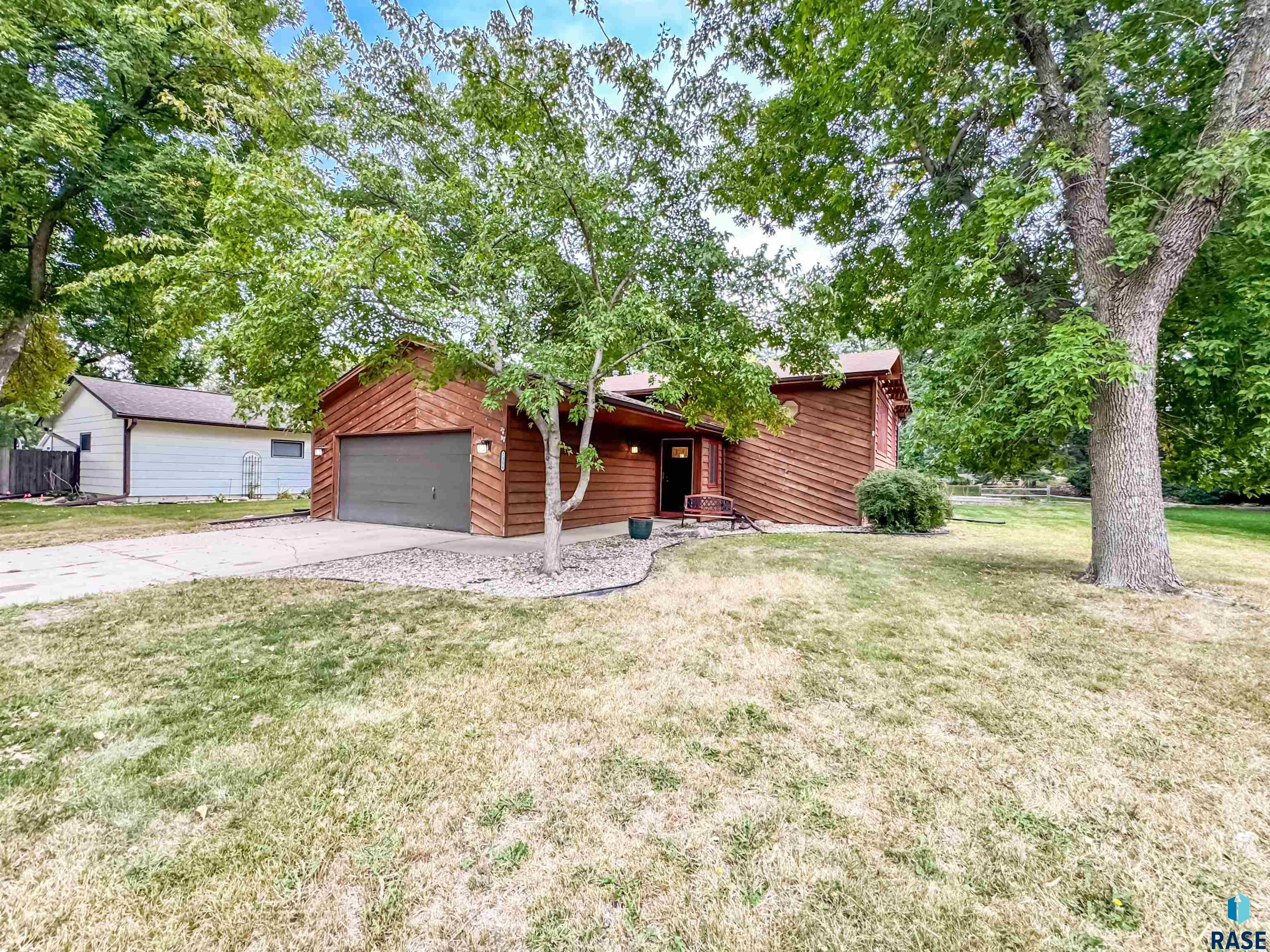 2308 S Woodbine Ln