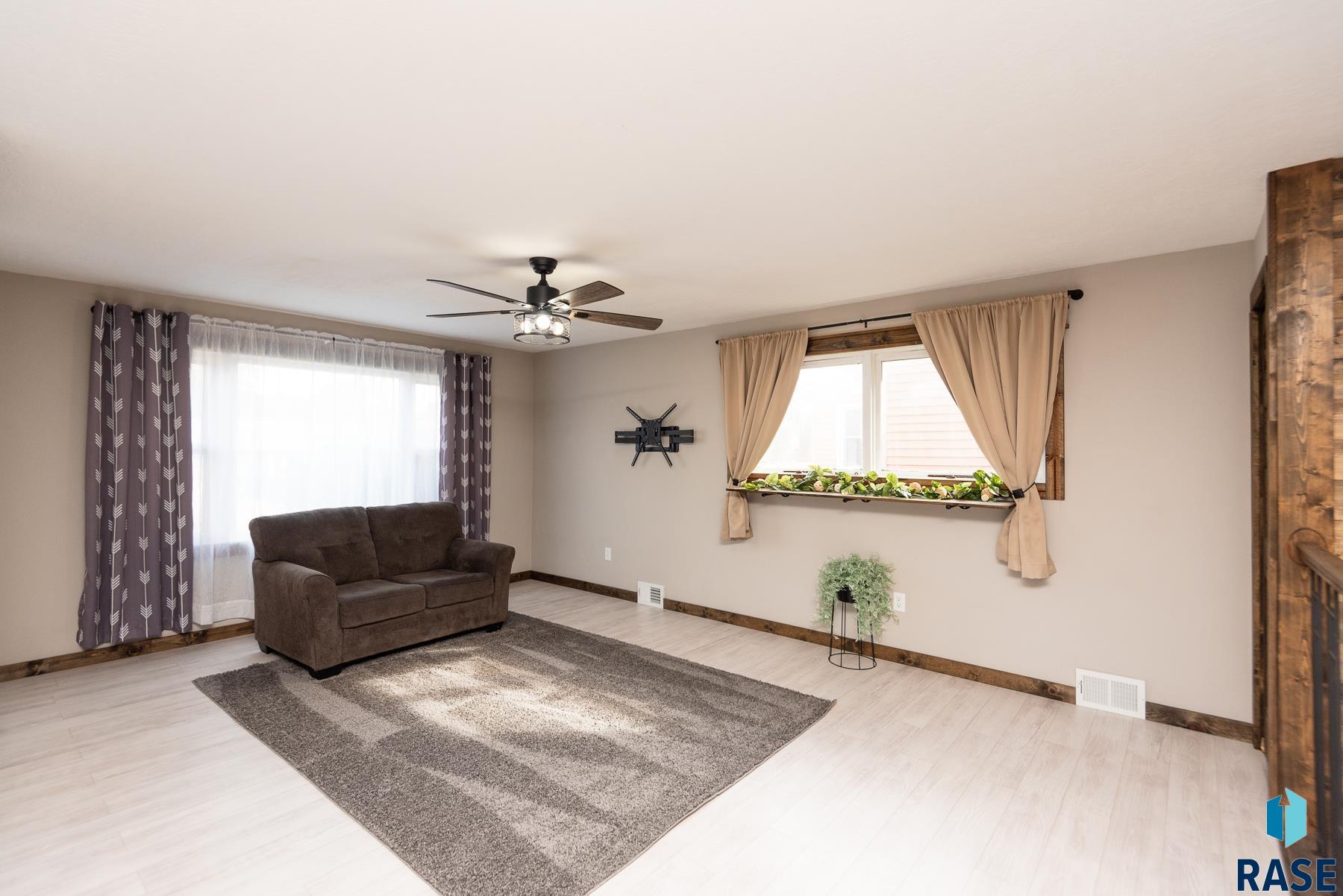 405 S Blaine Ave Avenue