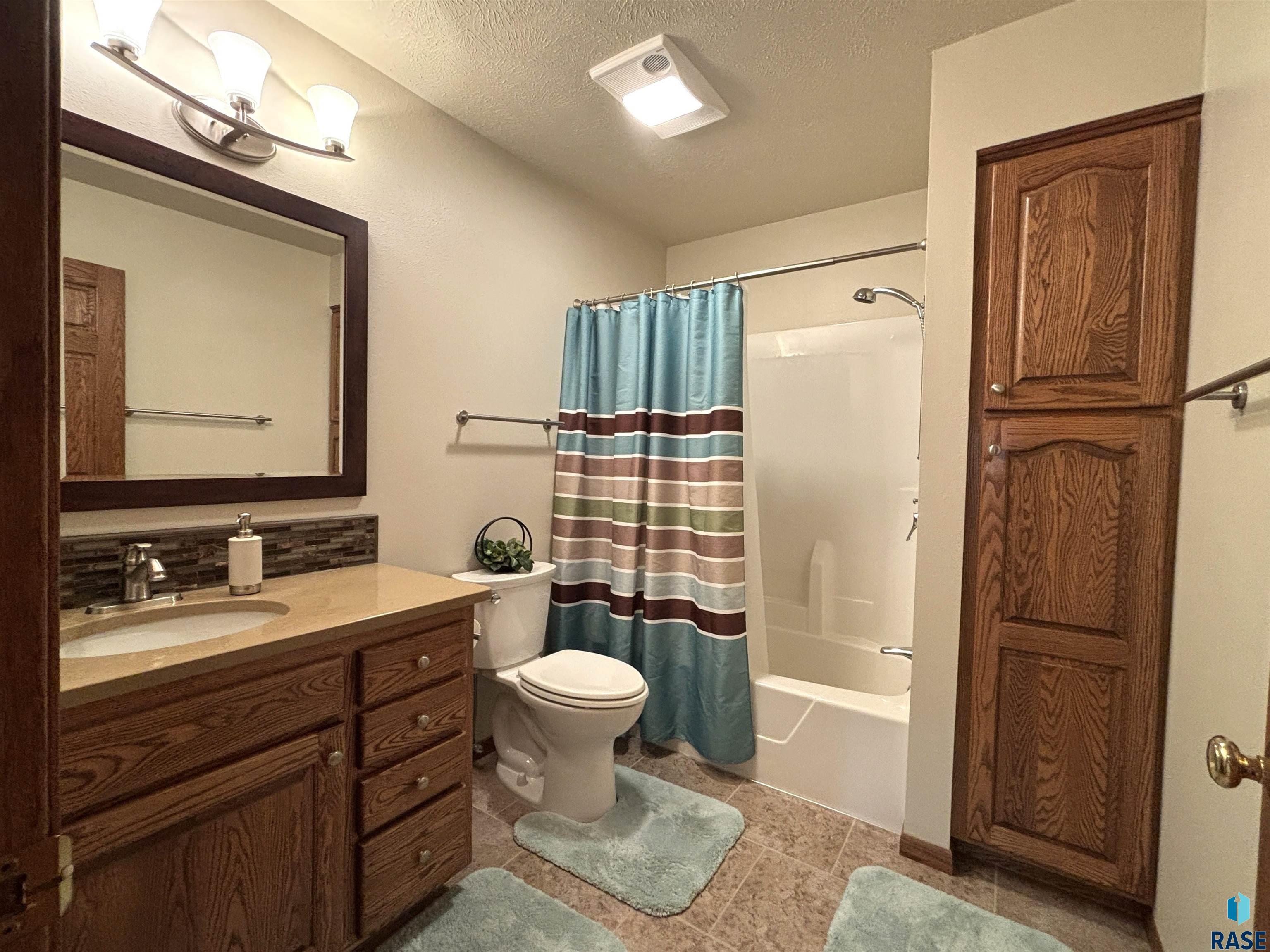 2009 N Broadway Ave Avenue