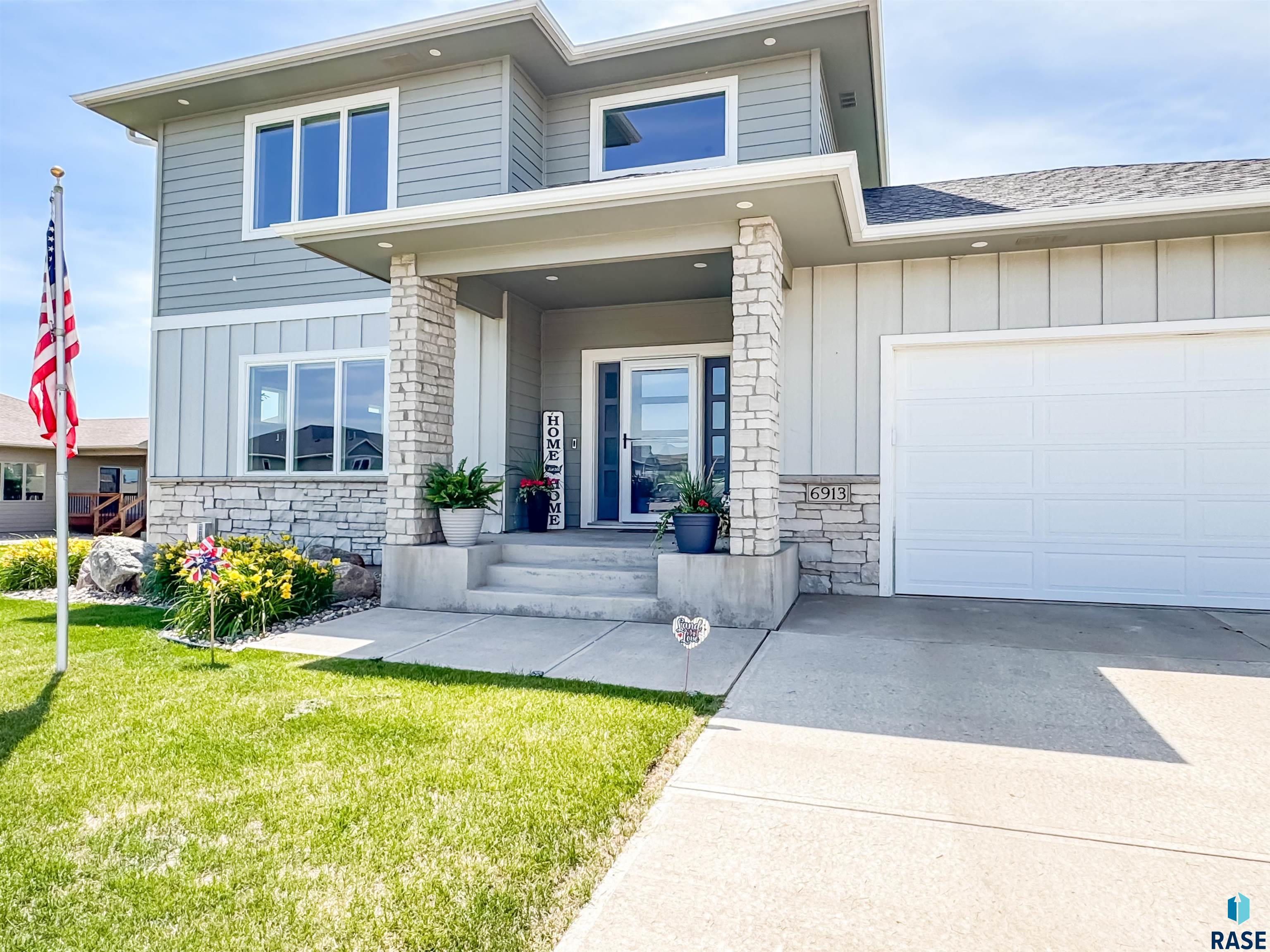 6913 E 37th St Street