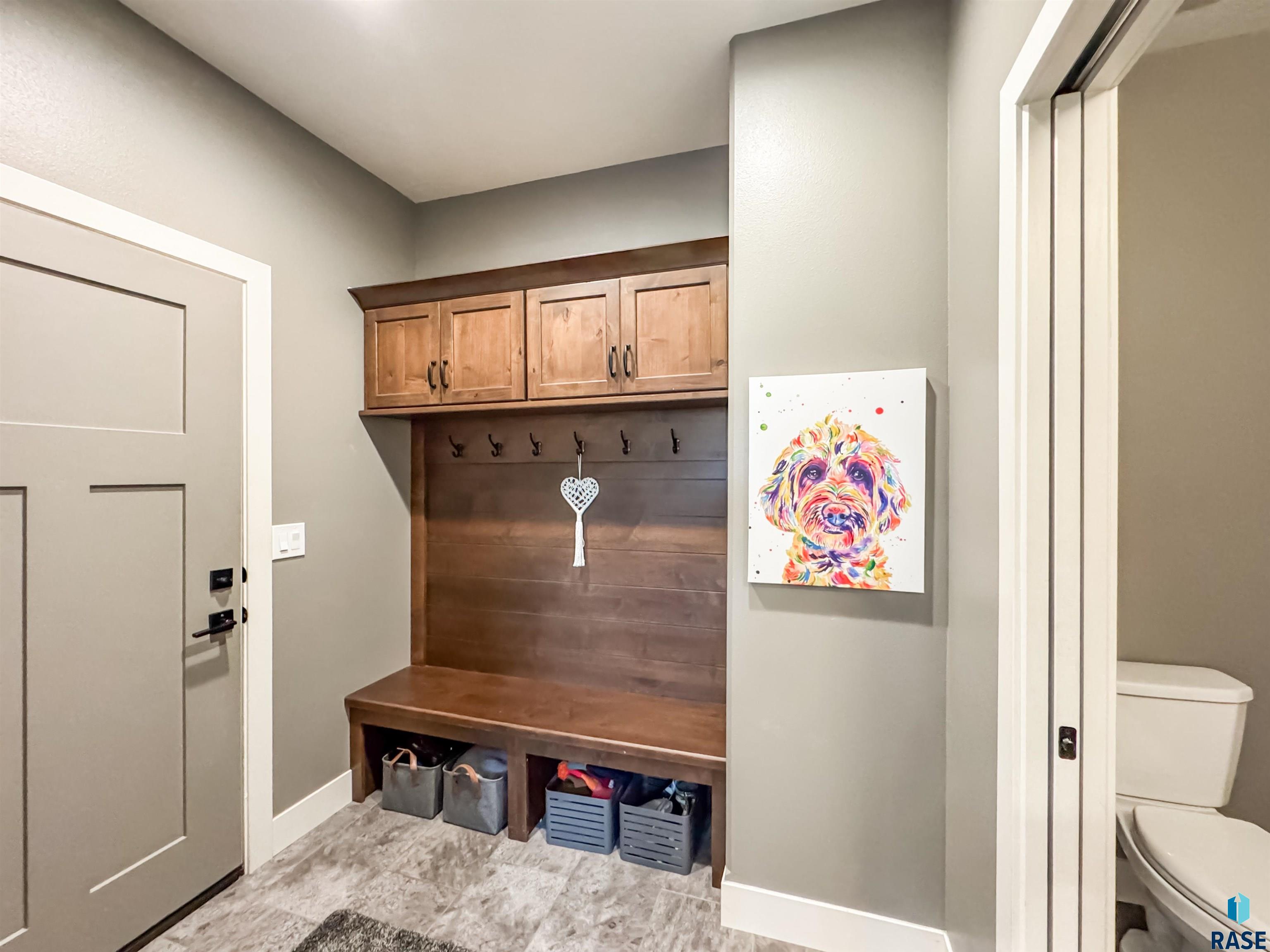 6913 E 37th St Street