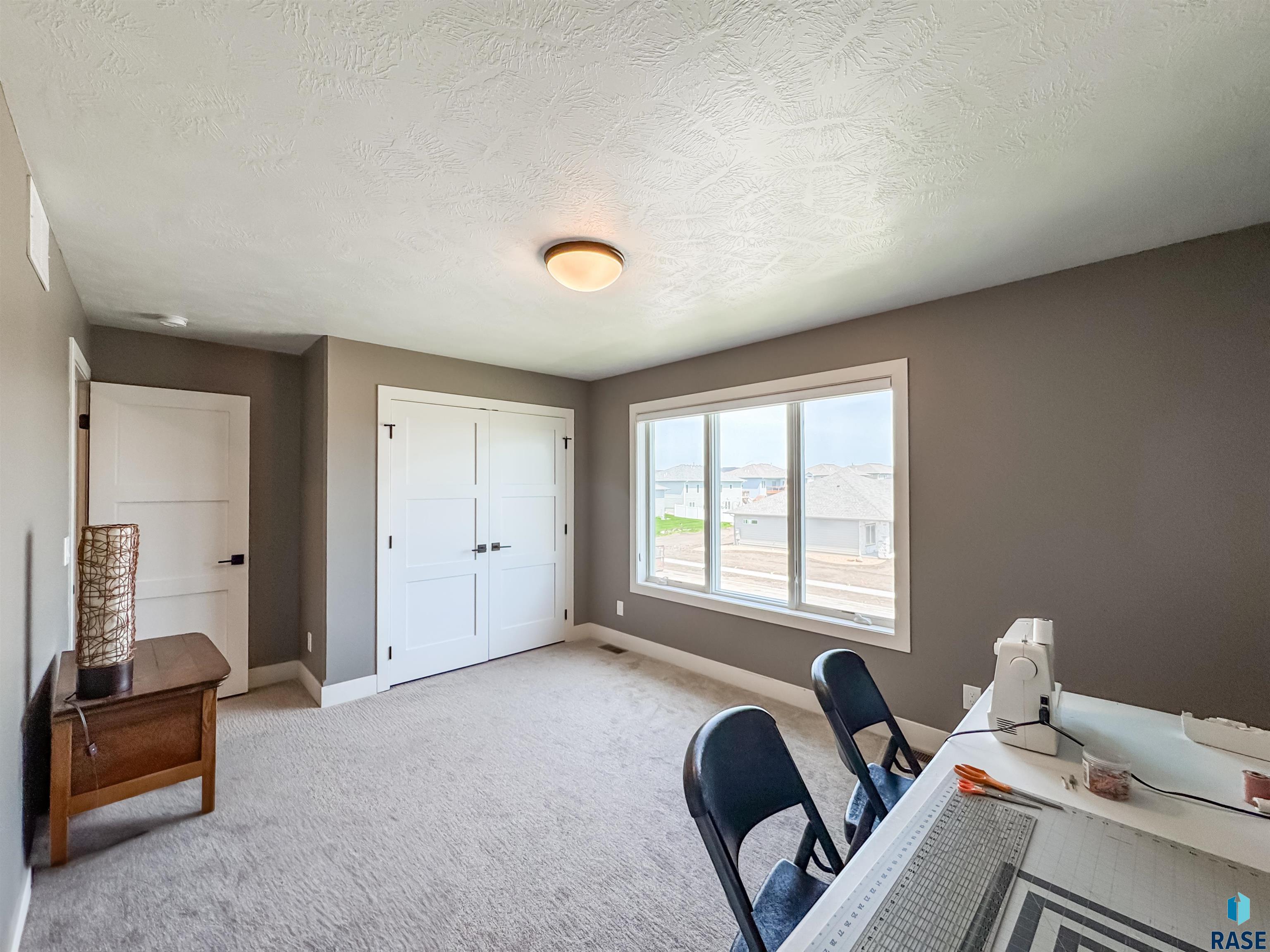 6913 E 37th St Street