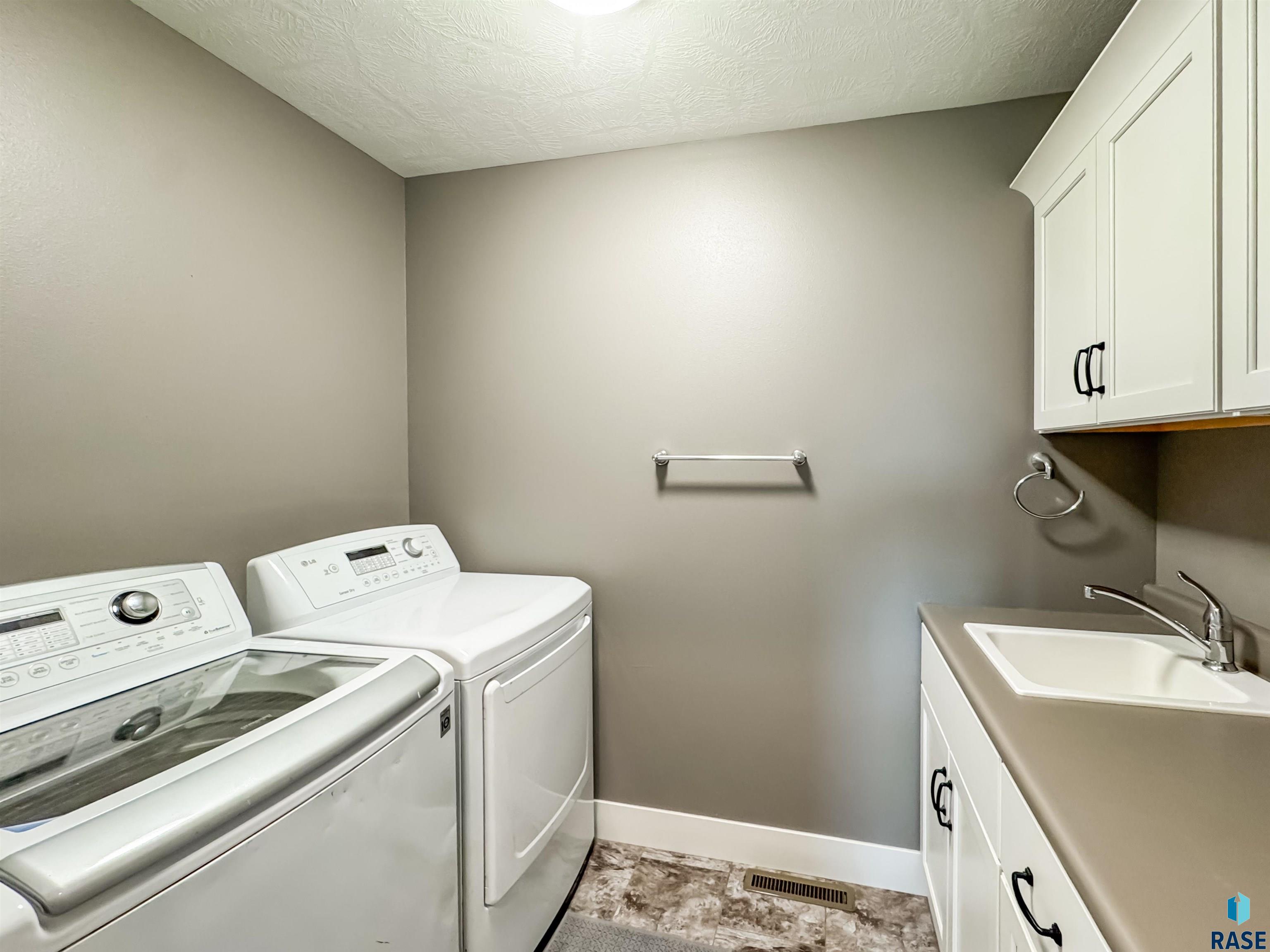 6913 E 37th St Street