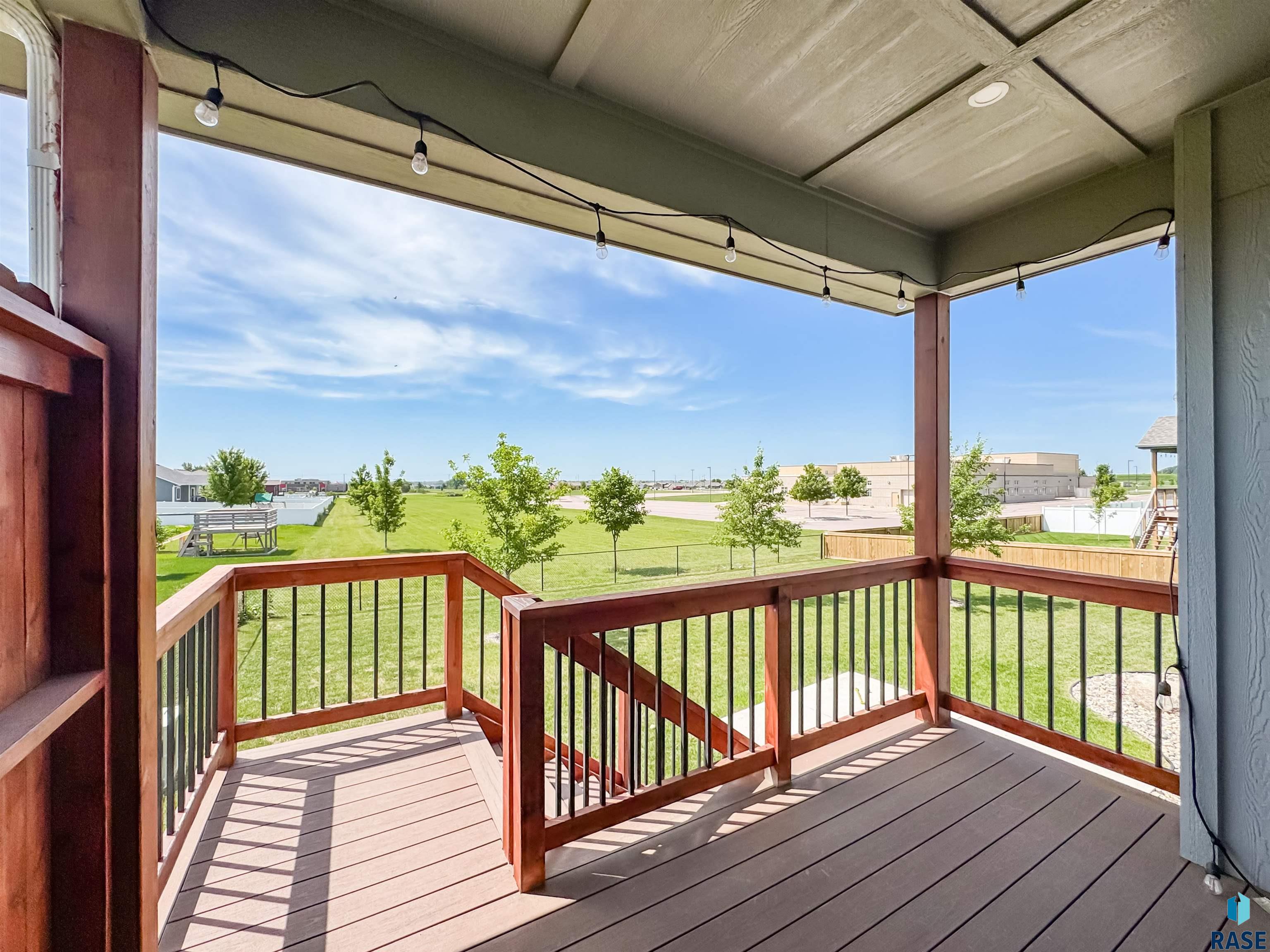 6913 E 37th St Street