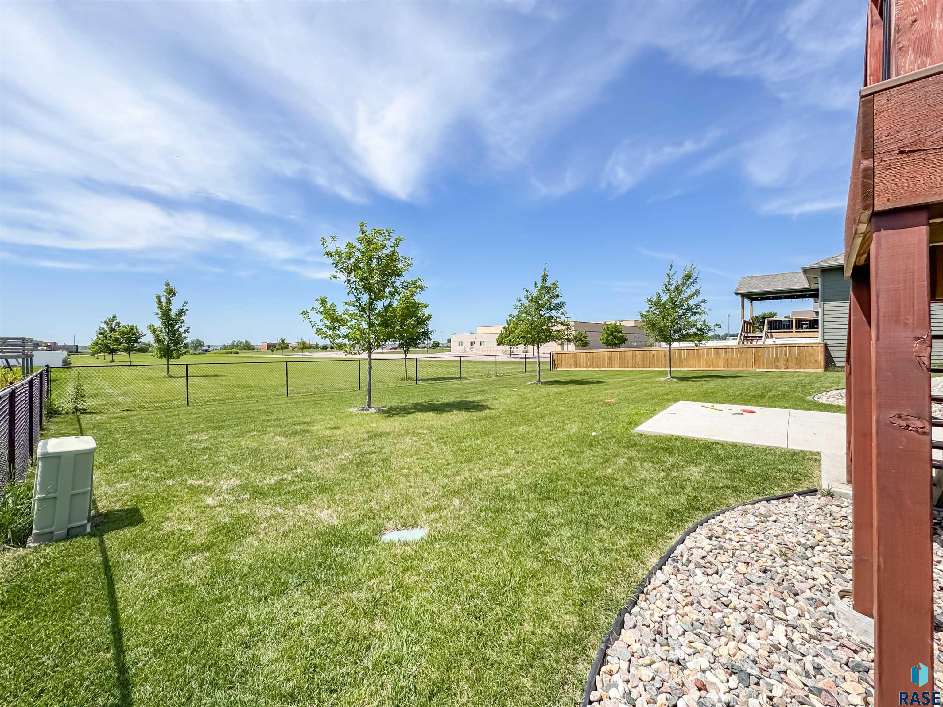 6913 E 37th St Street