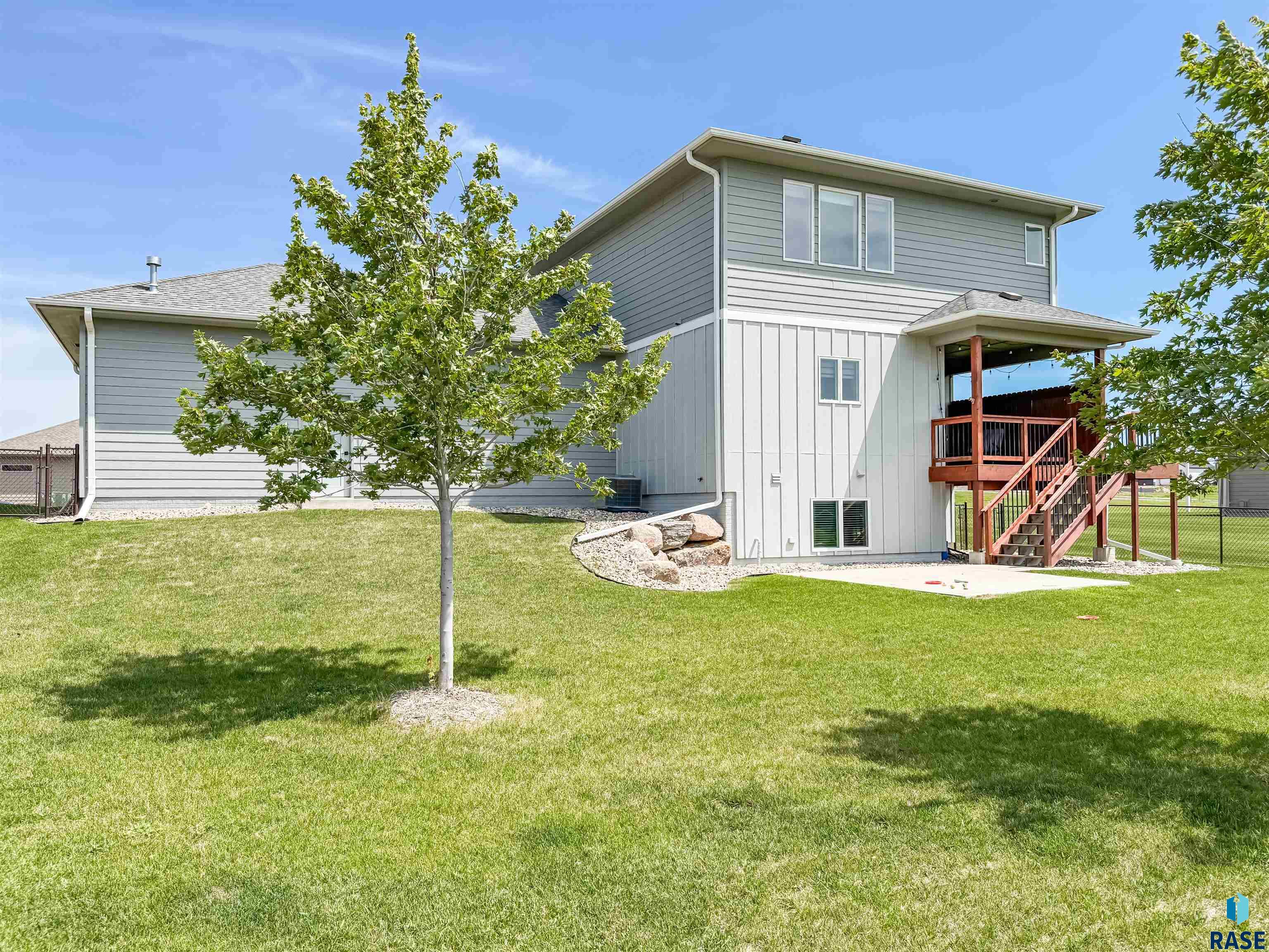 6913 E 37th St Street