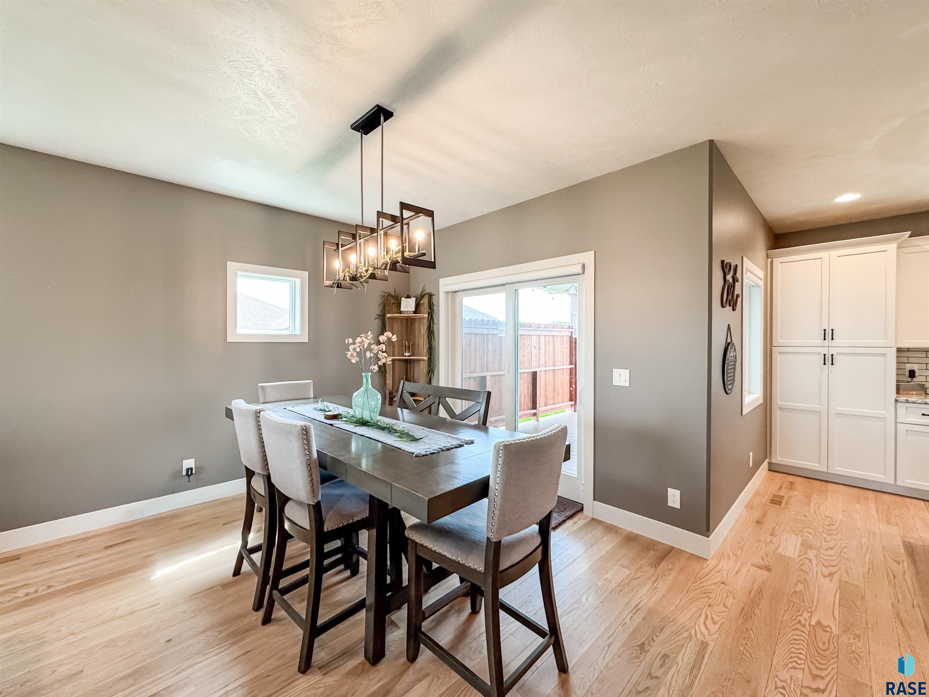 6913 E 37th St Street