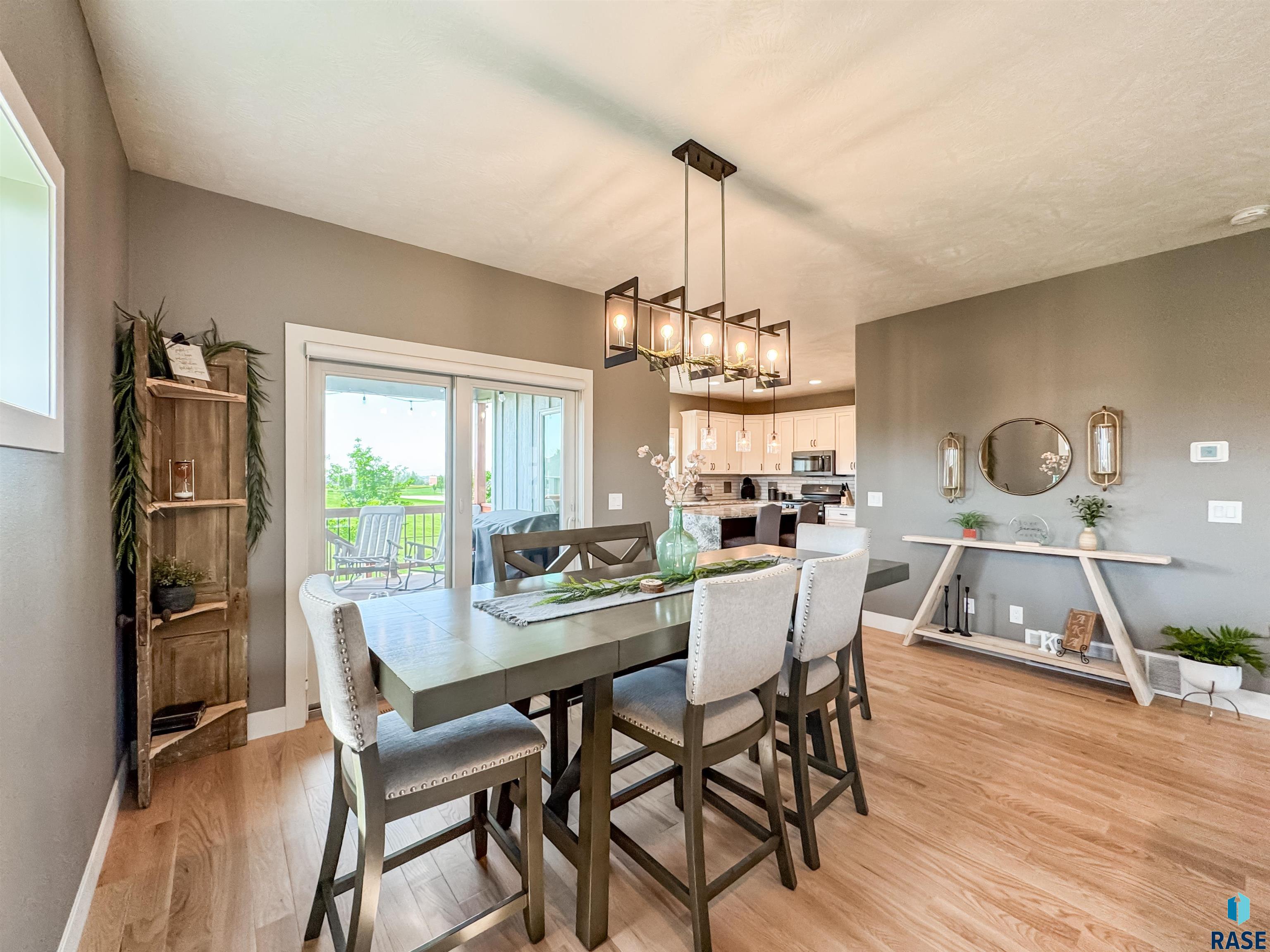 6913 E 37th St Street