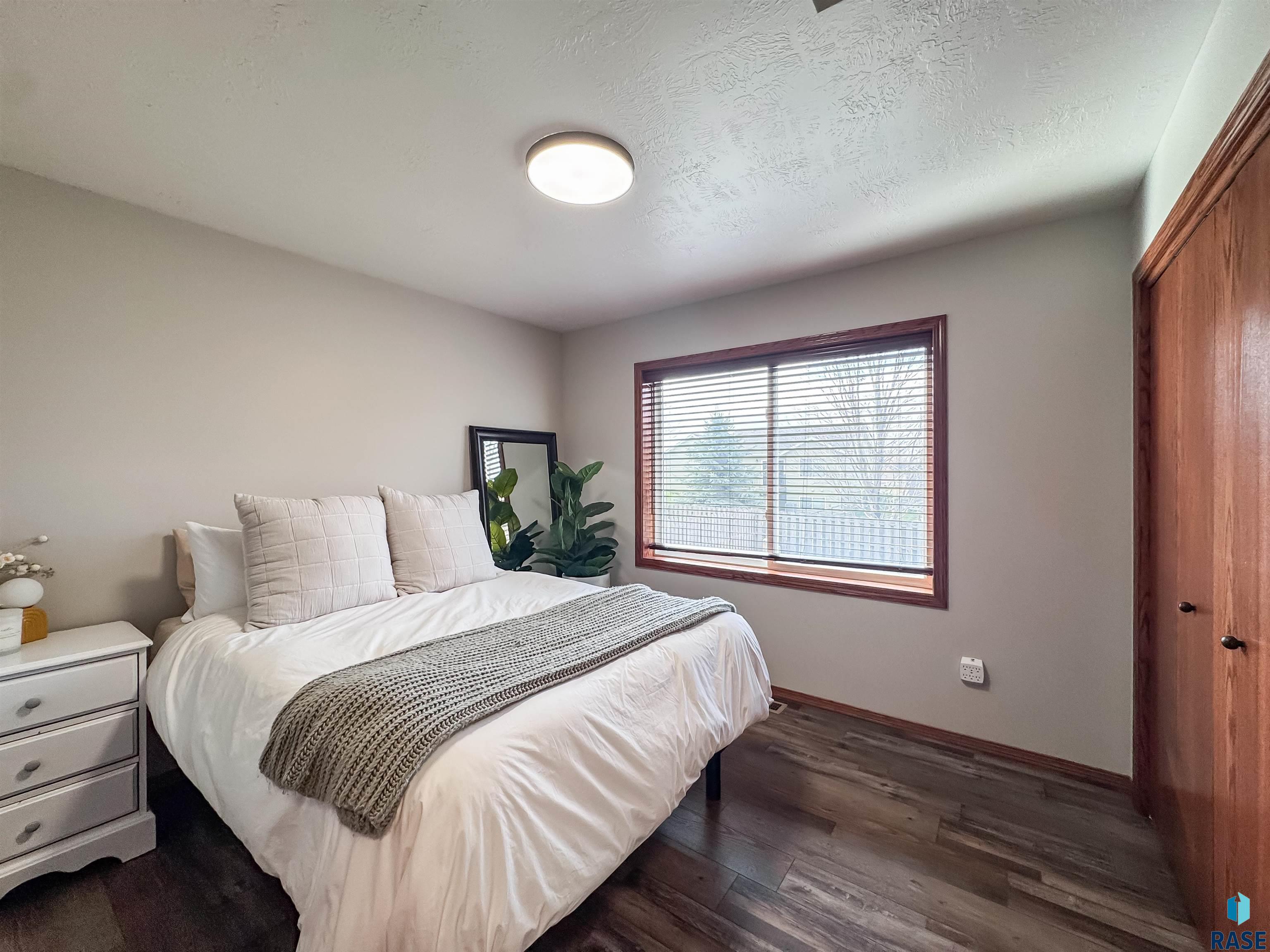 5617 W Hemlock Dr Drive